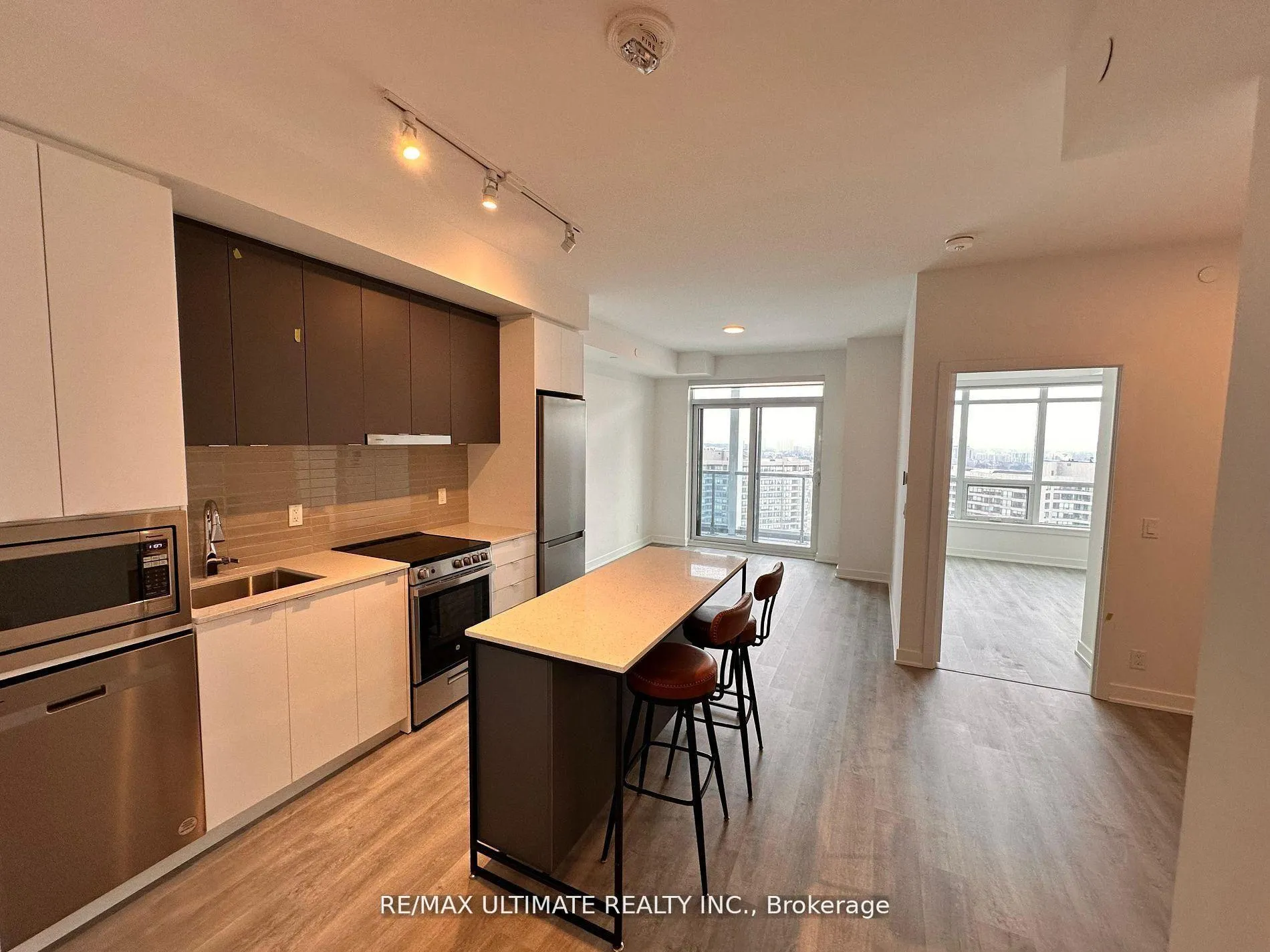 Photo 6 of Unit 1701A, 30 Upper Mall Way, Vaughan, Brownridge — HOMEH