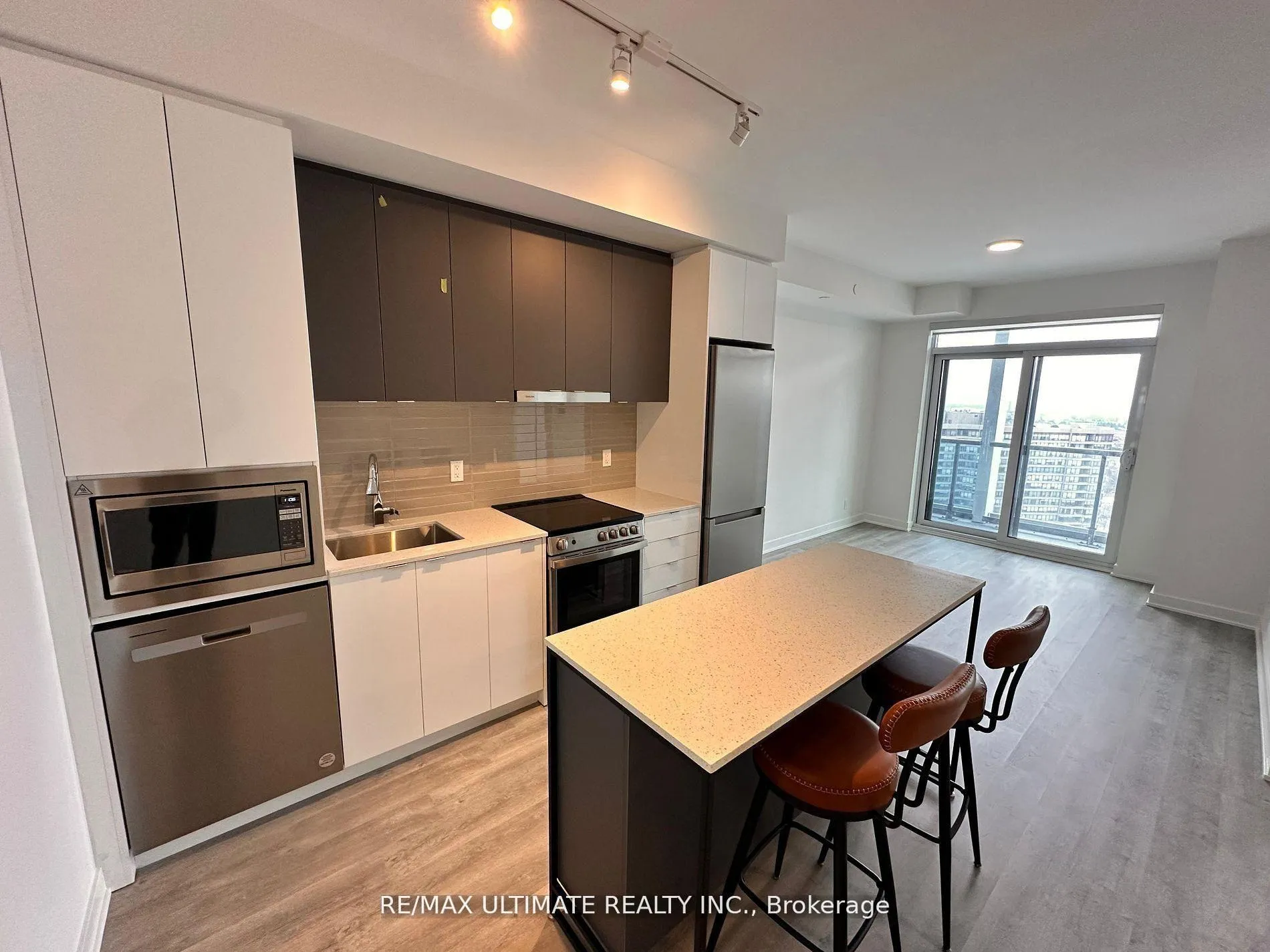 Photo 7 of Unit 1701A, 30 Upper Mall Way, Vaughan, Brownridge — HOMEH