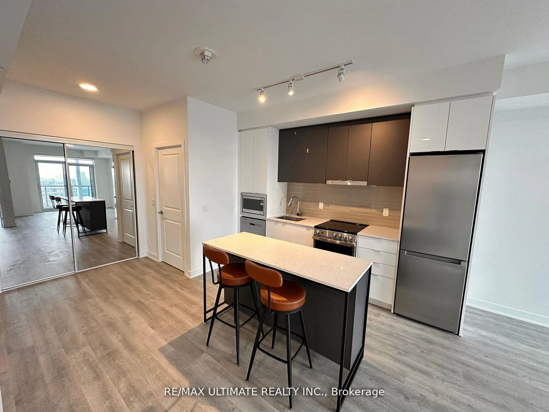 Photo 9 of Unit 1701A, 30 Upper Mall Way, Vaughan, Brownridge — HOMEH