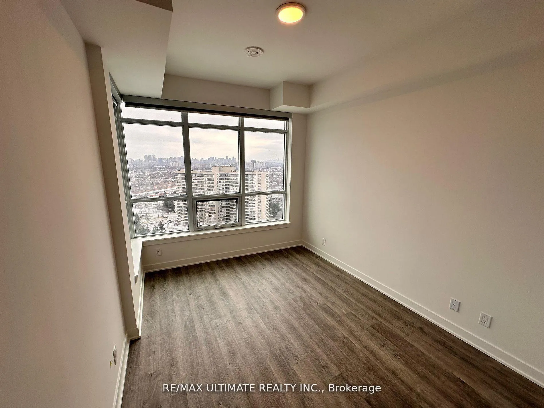 Photo 10 of Unit 1701A, 30 Upper Mall Way, Vaughan, Brownridge — HOMEH