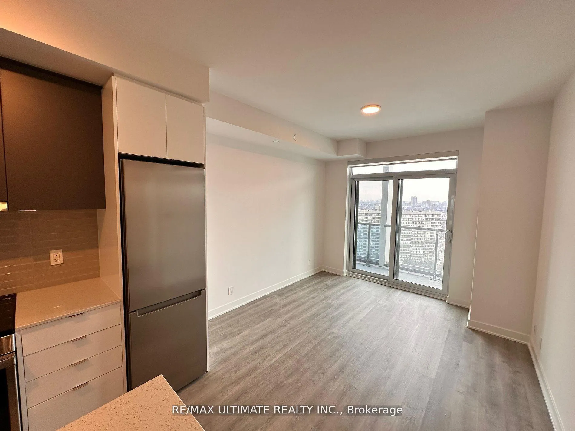 Photo 11 of Unit 1701A, 30 Upper Mall Way, Vaughan, Brownridge — HOMEH