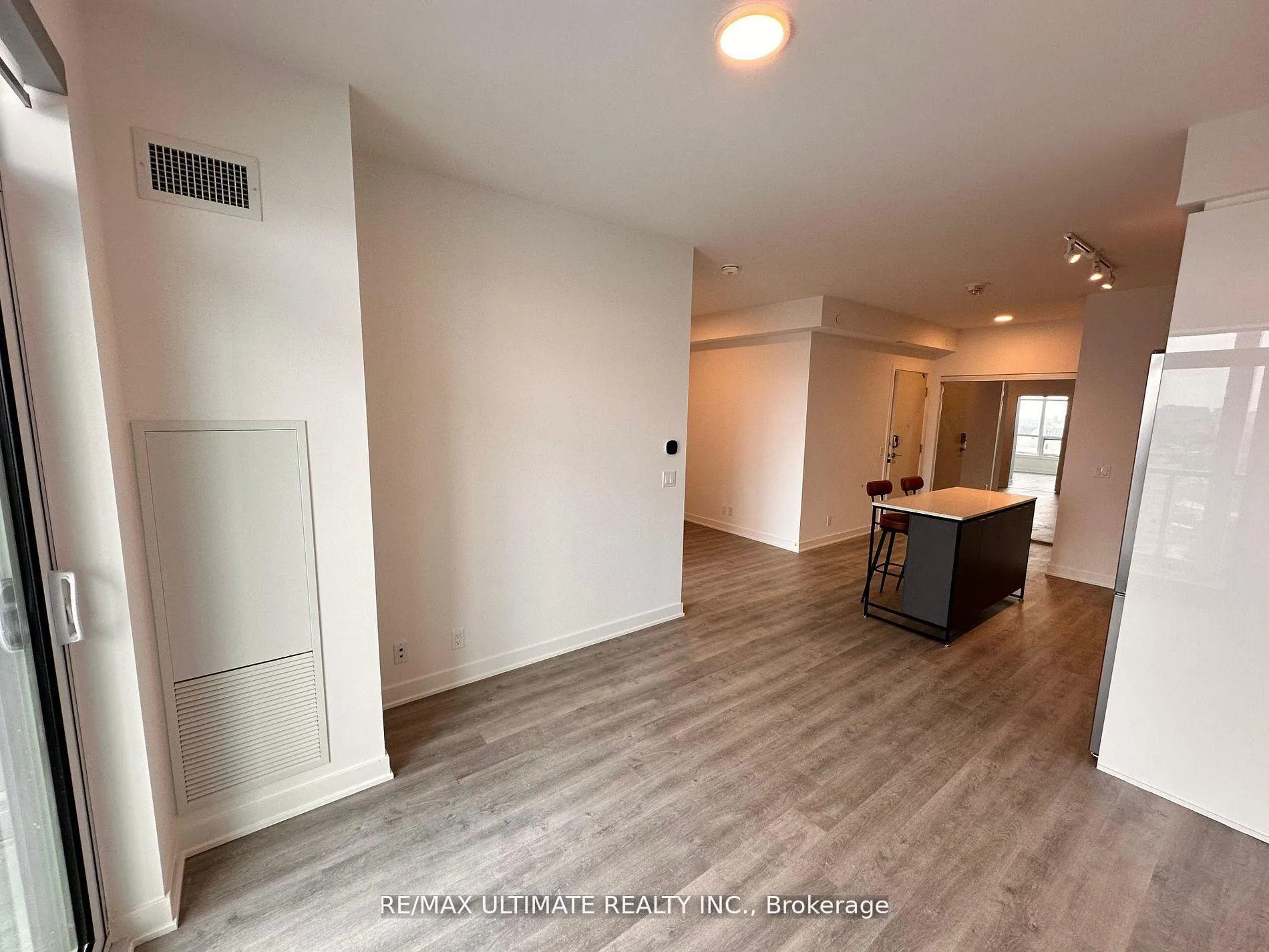 Photo 12 of Unit 1701A, 30 Upper Mall Way, Vaughan, Brownridge — HOMEH