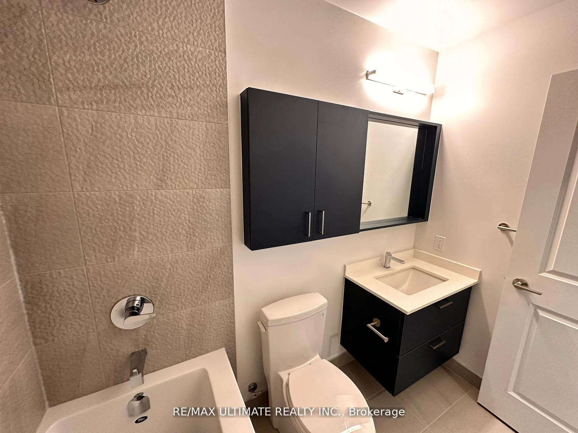 Photo 13 of Unit 1701A, 30 Upper Mall Way, Vaughan, Brownridge — HOMEH