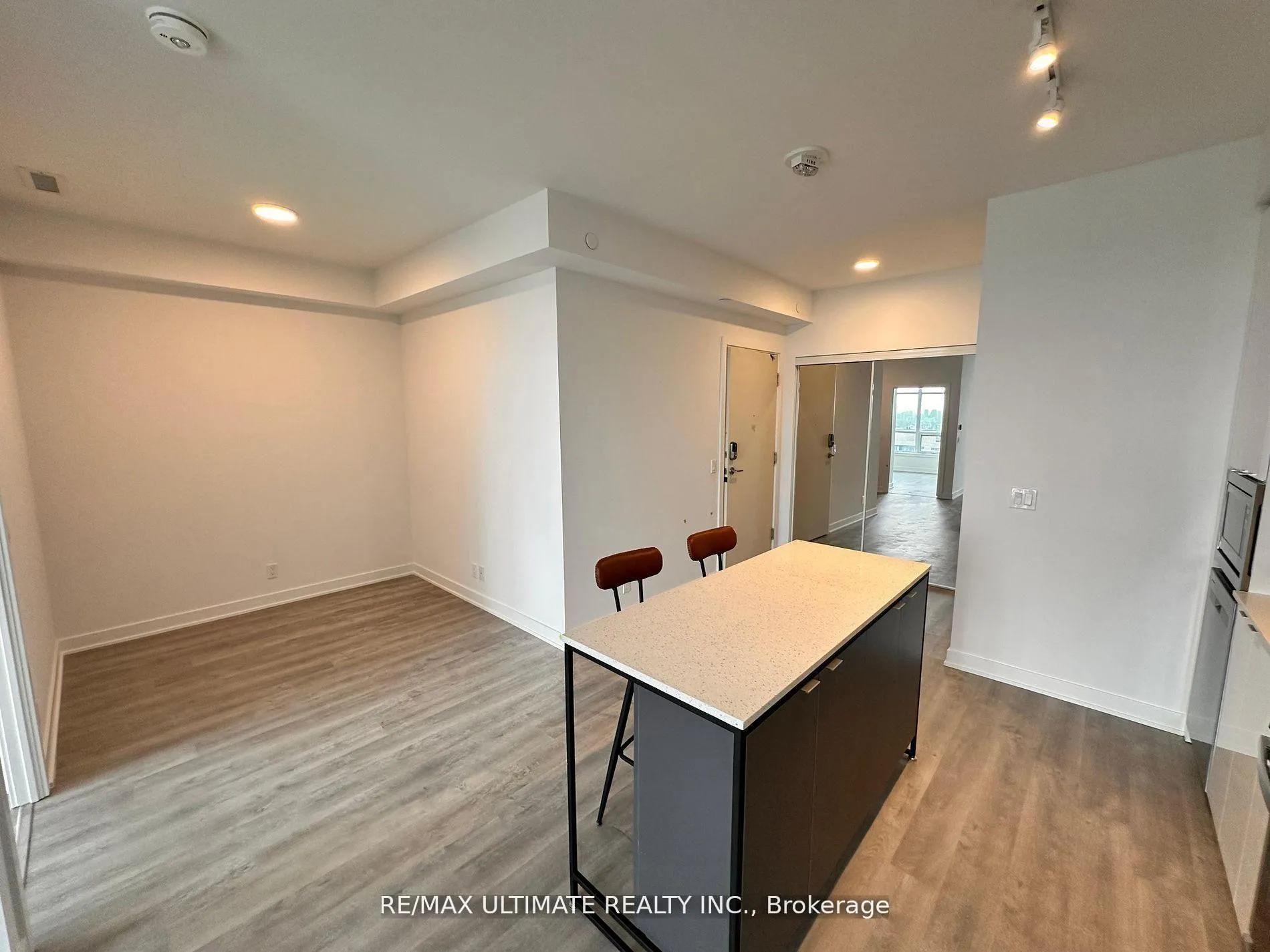 Photo 15 of Unit 1701A, 30 Upper Mall Way, Vaughan, Brownridge — HOMEH