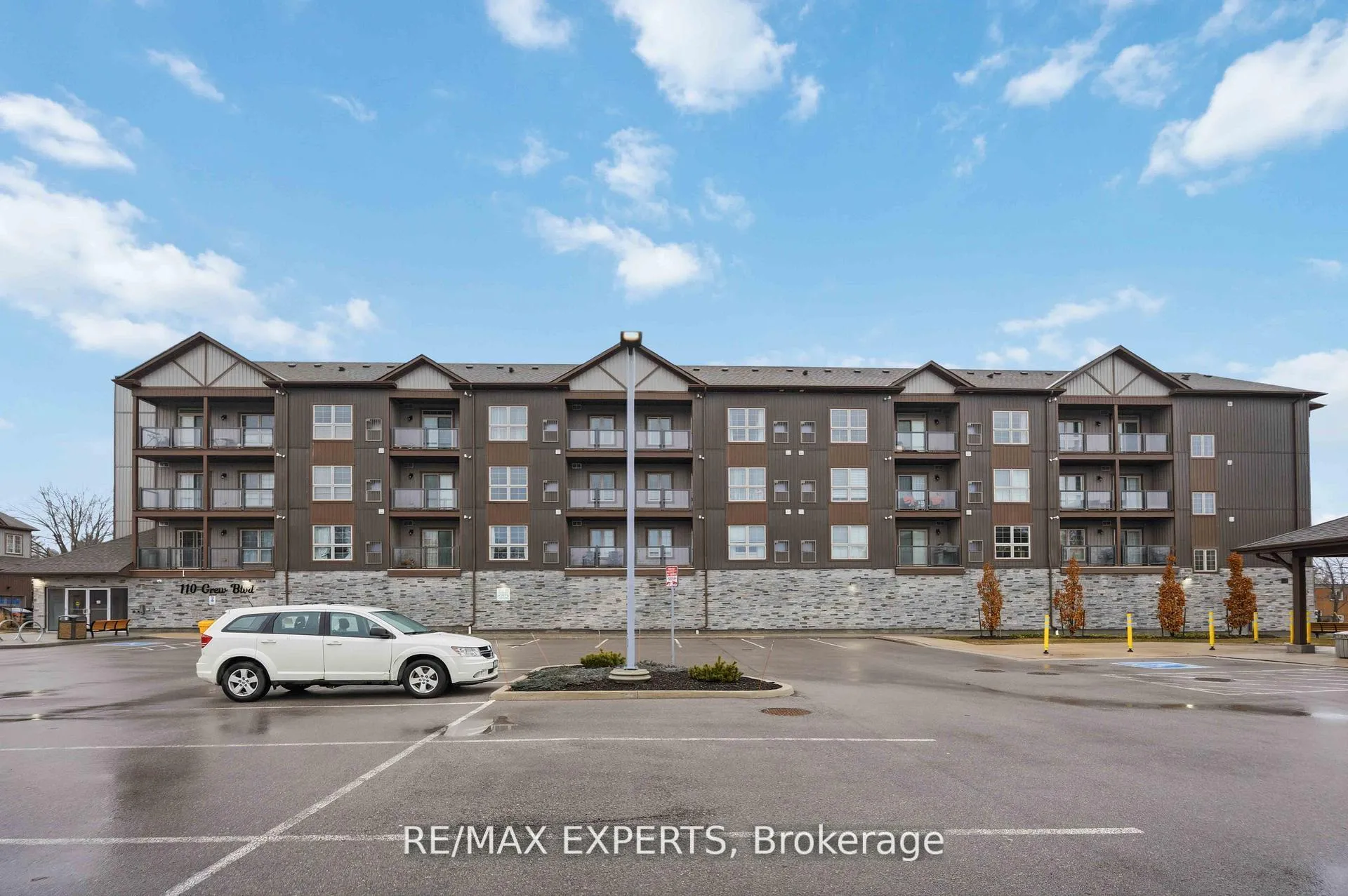 Photo 2 of Unit 311, 110 Grew Boulevard, Georgina, Sutton & Jackson's Point — HOMEH