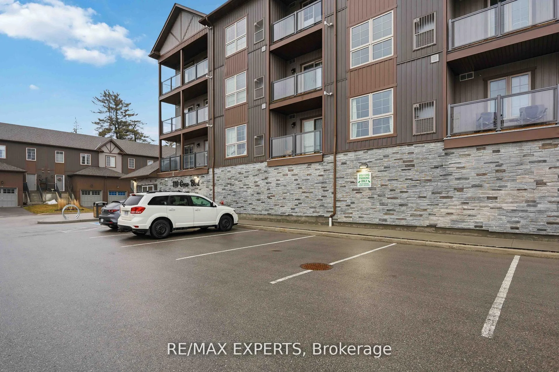 Photo 3 of Unit 311, 110 Grew Boulevard, Georgina, Sutton & Jackson's Point — HOMEH