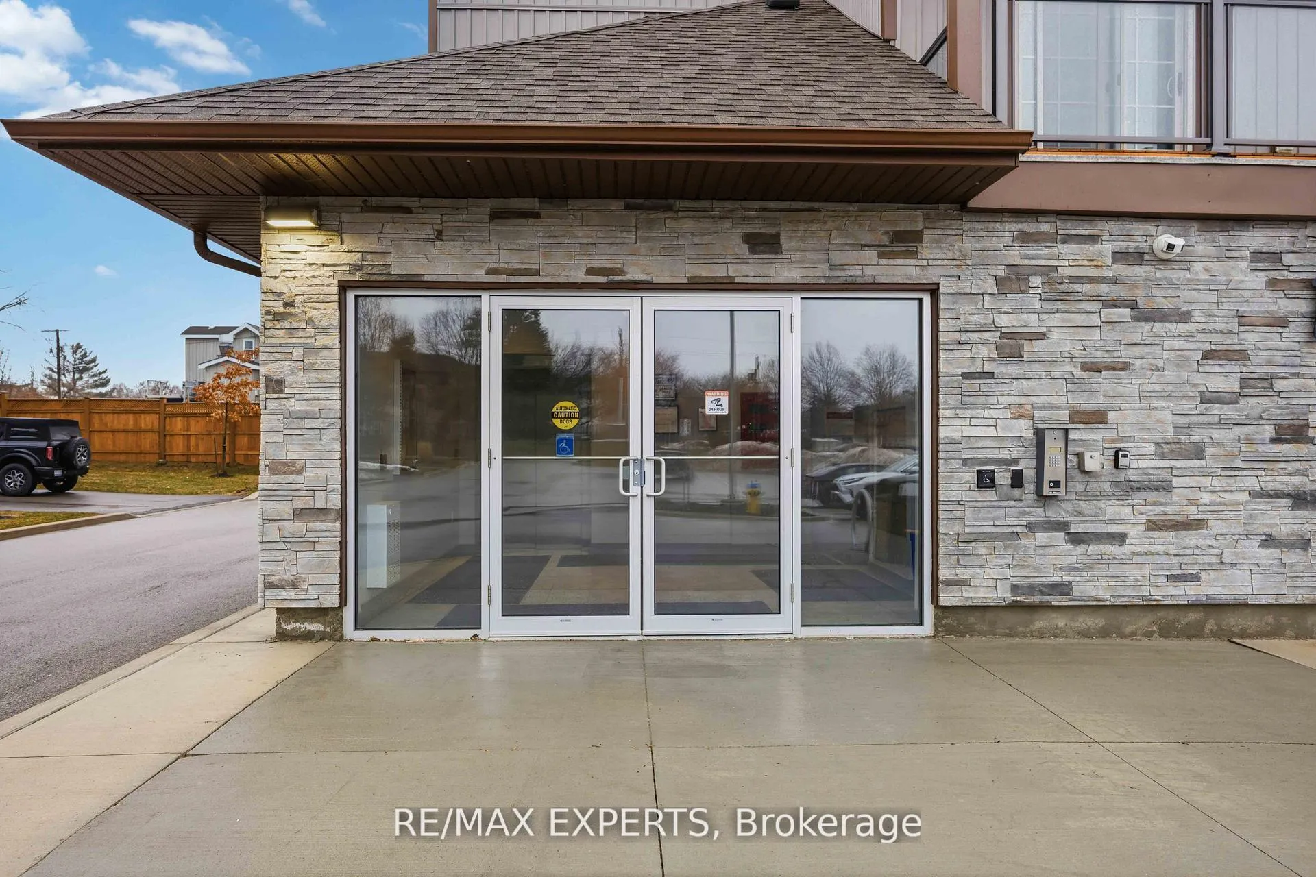 Photo 5 of Unit 311, 110 Grew Boulevard, Georgina, Sutton & Jackson's Point — HOMEH