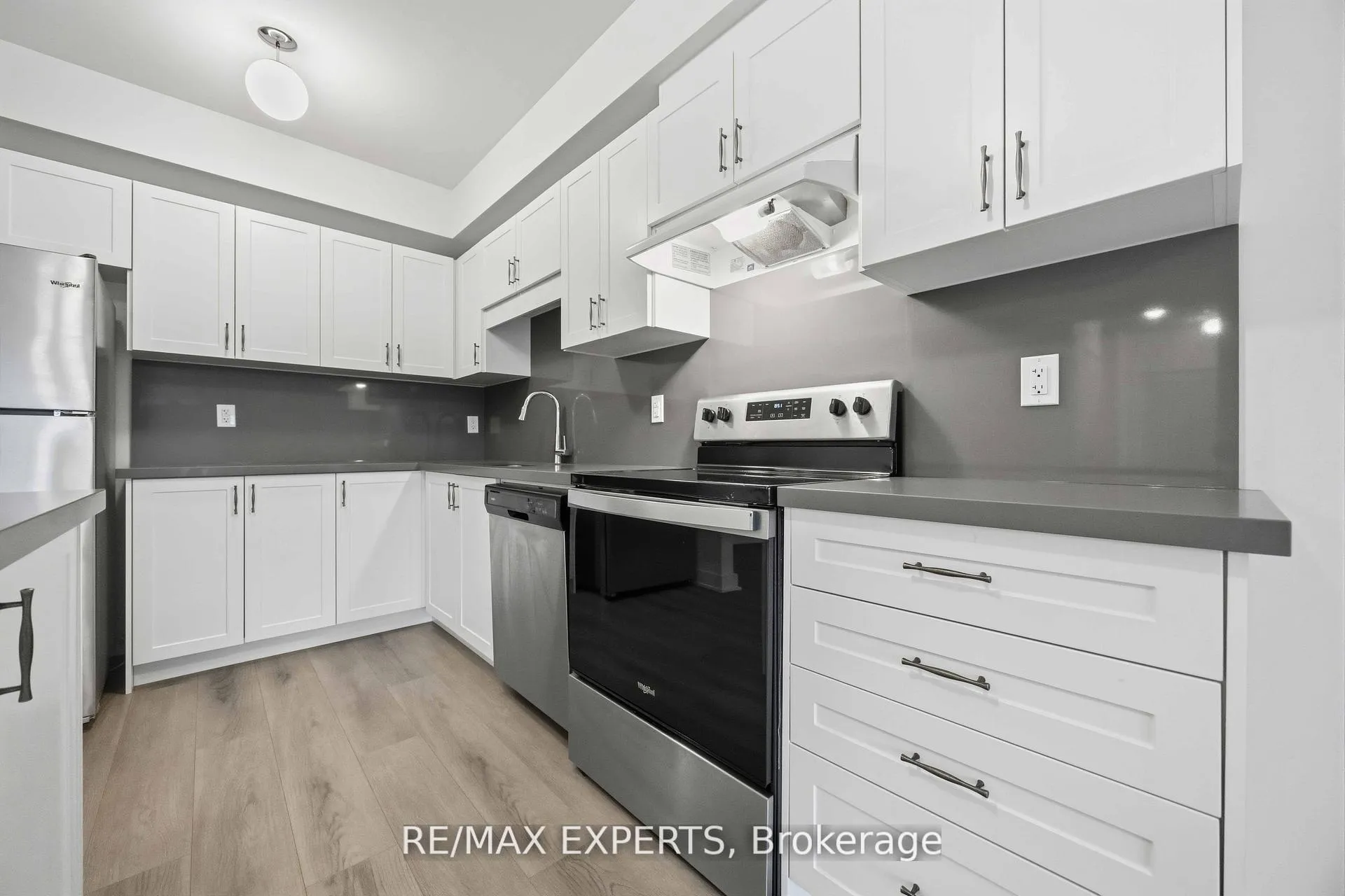 Photo 15 of Unit 311, 110 Grew Boulevard, Georgina, Sutton & Jackson's Point — HOMEH