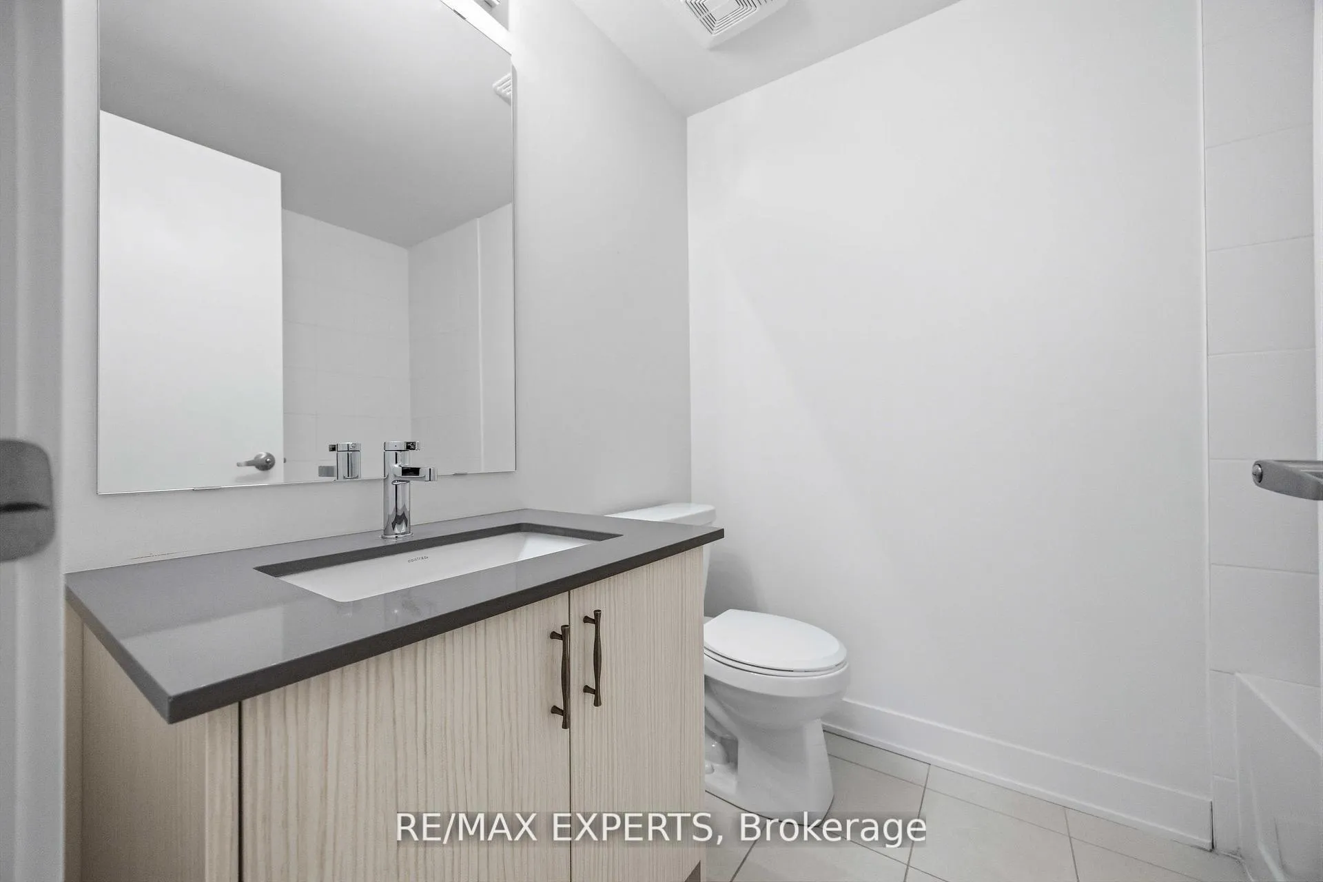 Photo 32 of Unit 311, 110 Grew Boulevard, Georgina, Sutton & Jackson's Point — HOMEH
