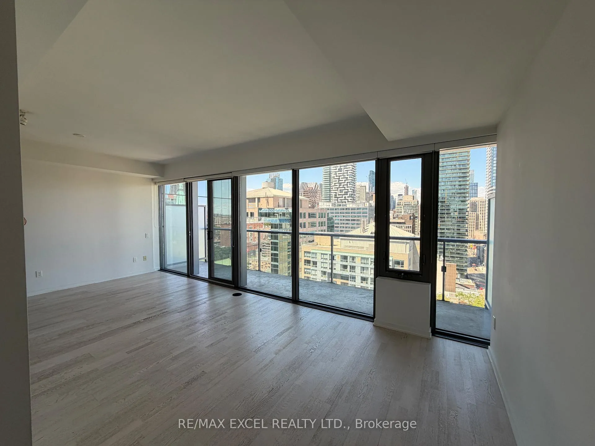 Photo 4 of Unit 1901, 60 Colborne Street, Toronto, Church-Yonge Corridor — HOMEH