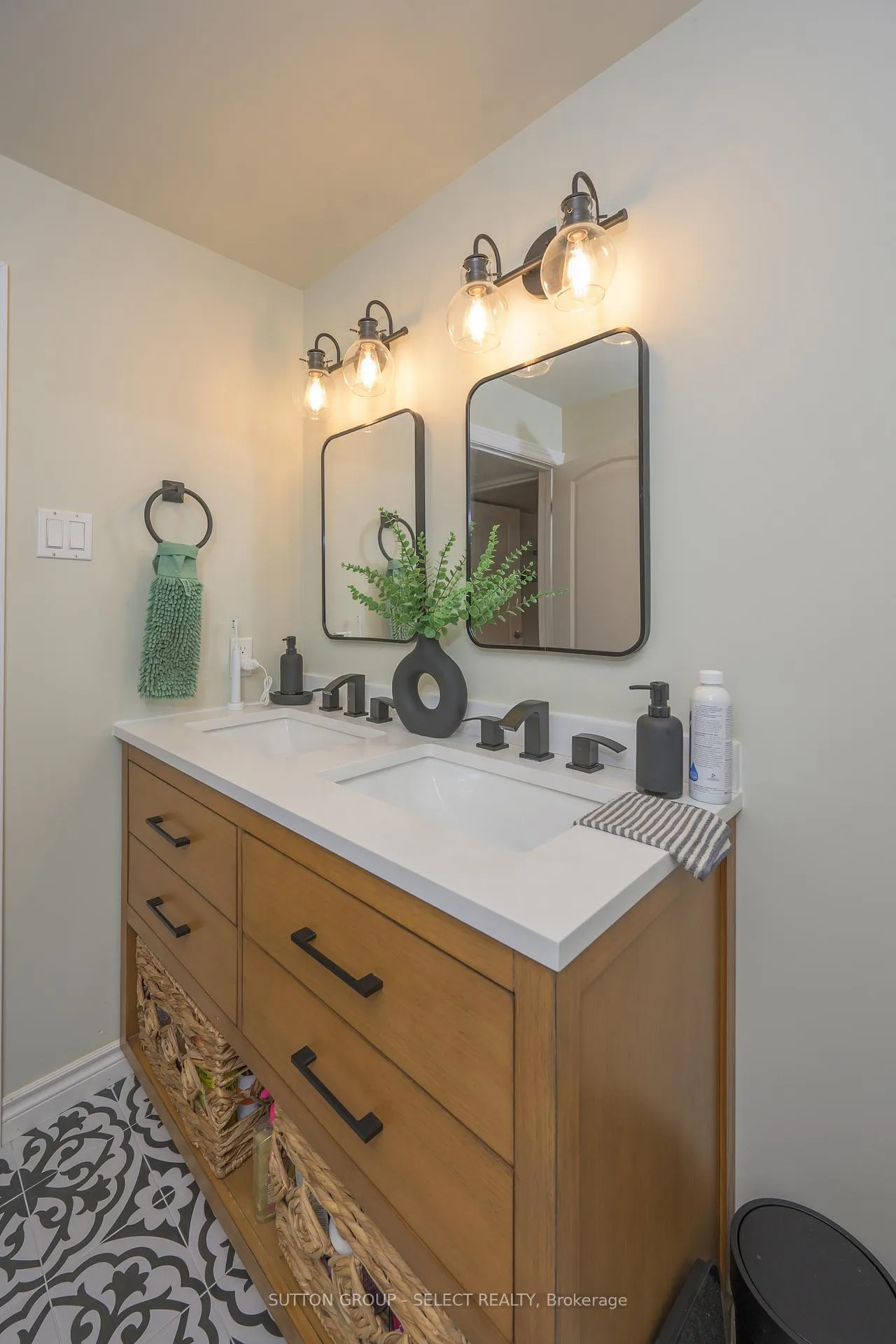 Photo 41 of 181 Dearborn Avenue, London, South K — HOMEH