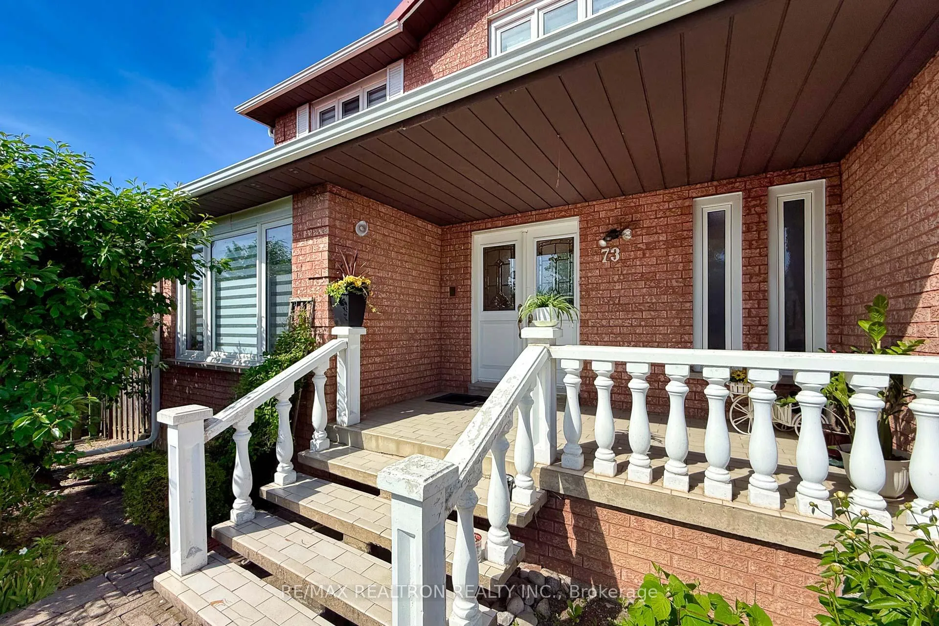 Photo 2 of 73 Saddle Tree Crescent, Vaughan, West Woodbridge — HOMEH