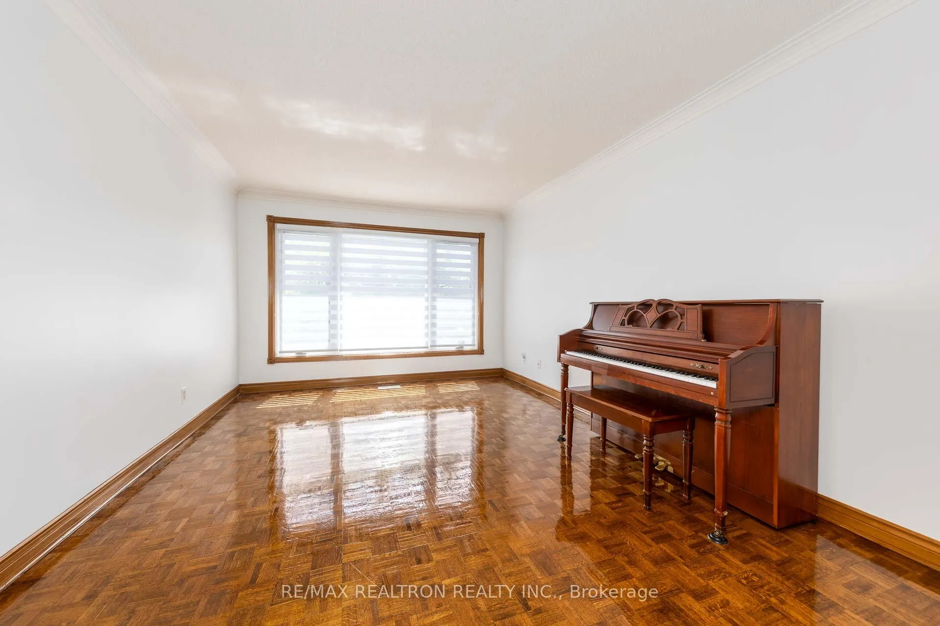 Photo 6 of 73 Saddle Tree Crescent, Vaughan, West Woodbridge — HOMEH