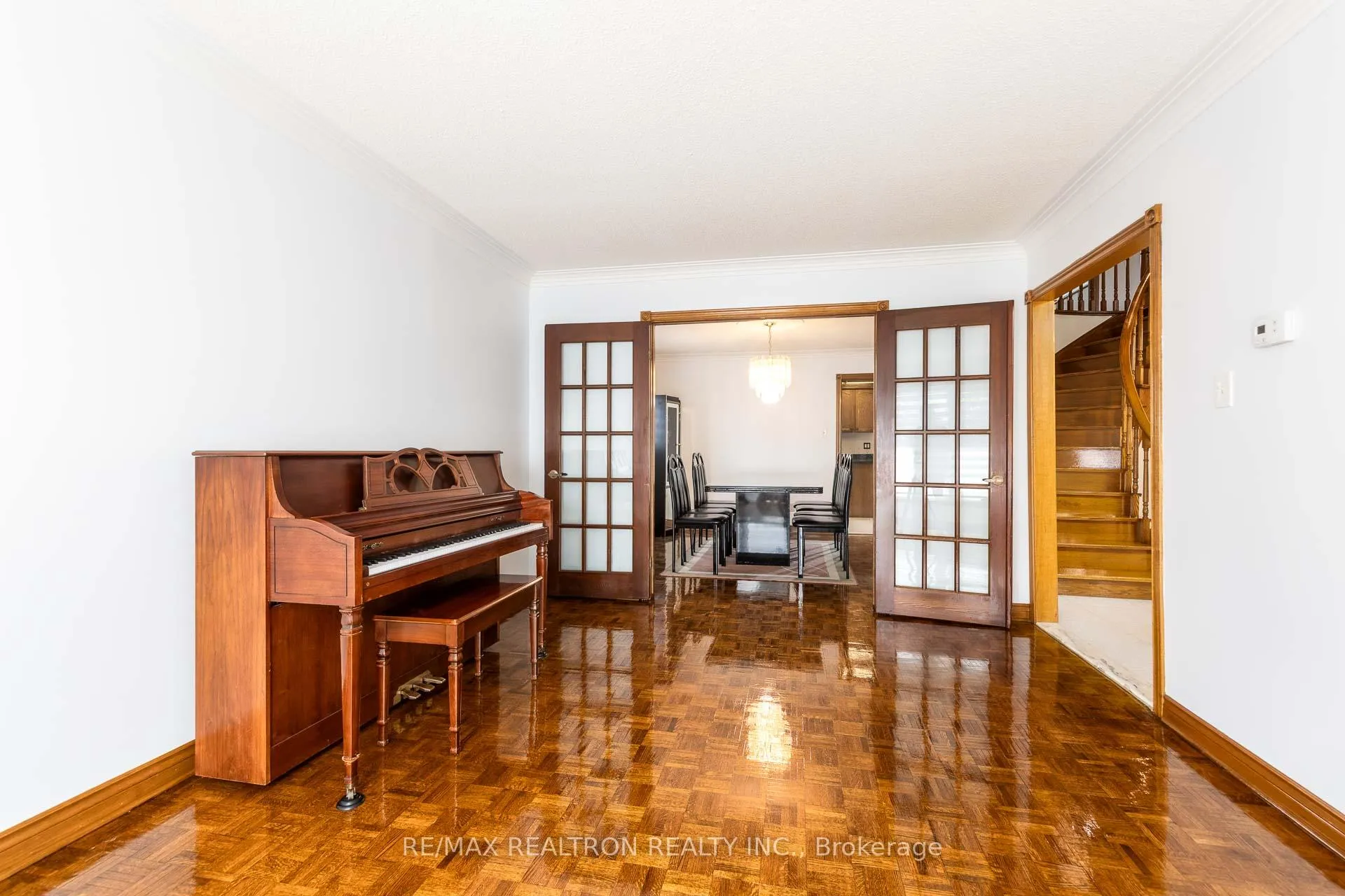 Photo 7 of 73 Saddle Tree Crescent, Vaughan, West Woodbridge — HOMEH