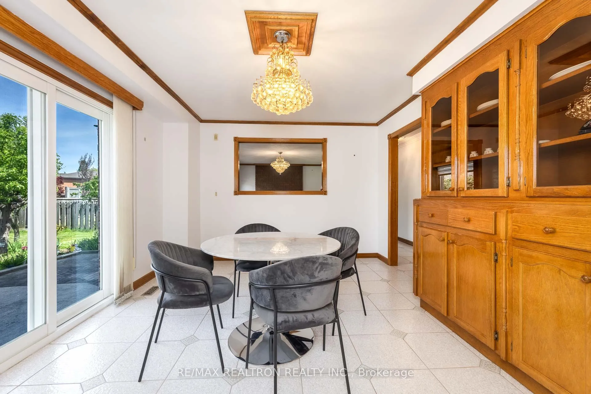 Photo 10 of 73 Saddle Tree Crescent, Vaughan, West Woodbridge — HOMEH