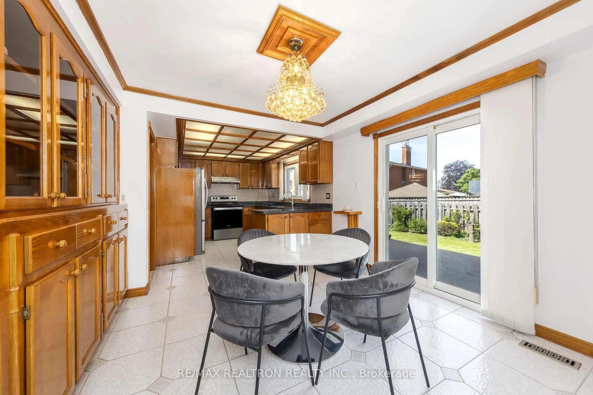 Photo 11 of 73 Saddle Tree Crescent, Vaughan, West Woodbridge — HOMEH