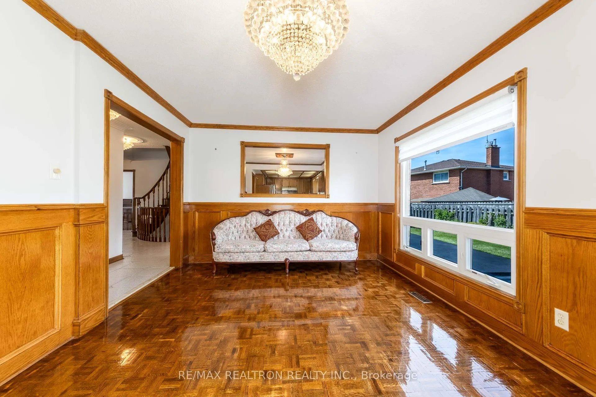 Photo 17 of 73 Saddle Tree Crescent, Vaughan, West Woodbridge — HOMEH