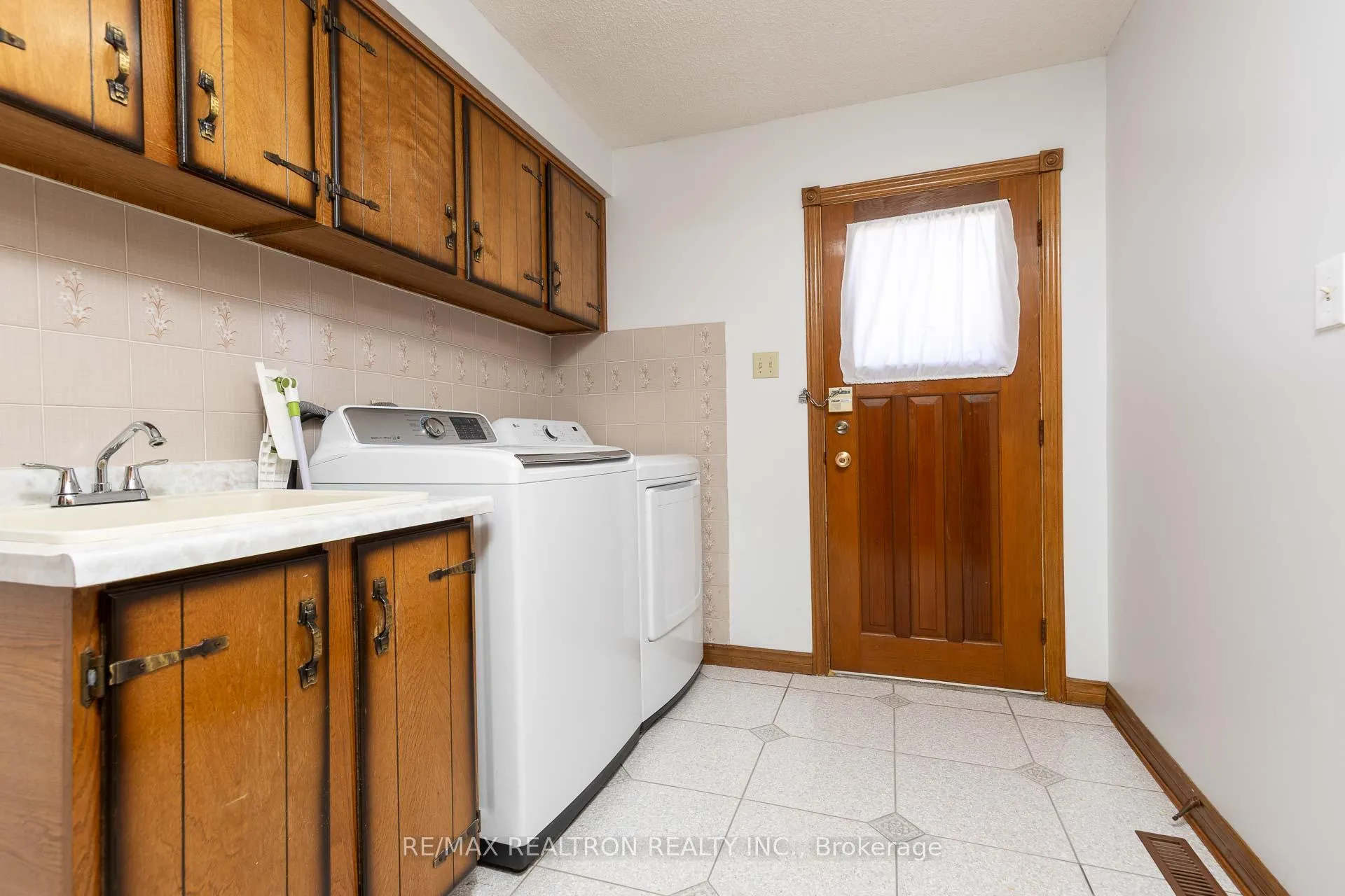 Photo 18 of 73 Saddle Tree Crescent, Vaughan, West Woodbridge — HOMEH