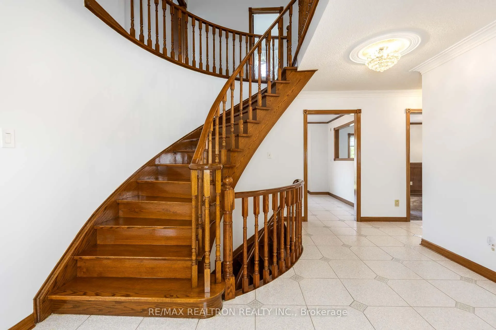 Photo 20 of 73 Saddle Tree Crescent, Vaughan, West Woodbridge — HOMEH
