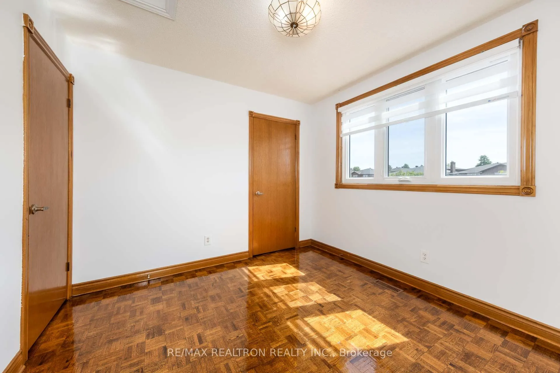 Photo 25 of 73 Saddle Tree Crescent, Vaughan, West Woodbridge — HOMEH