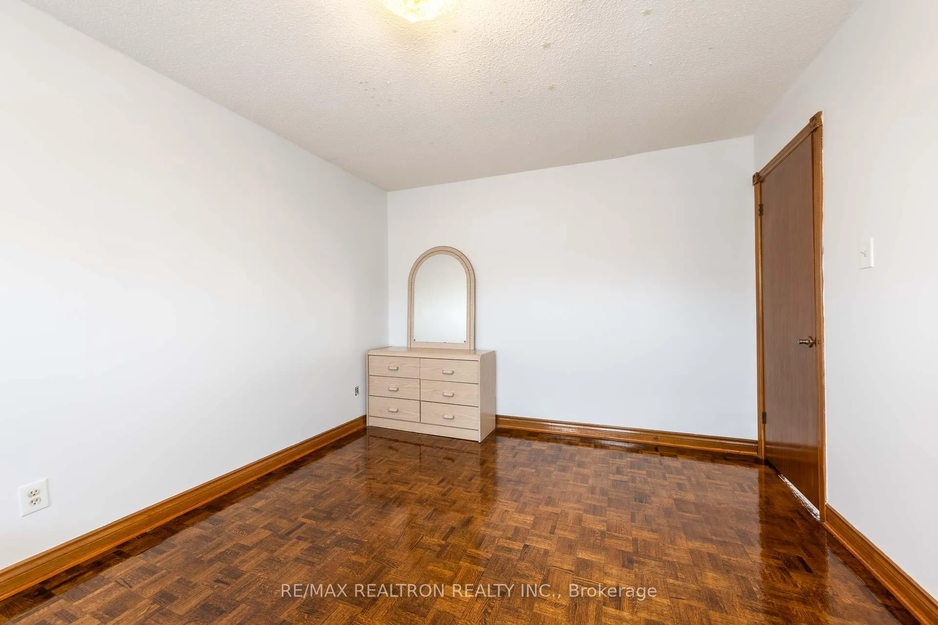 Photo 30 of 73 Saddle Tree Crescent, Vaughan, West Woodbridge — HOMEH