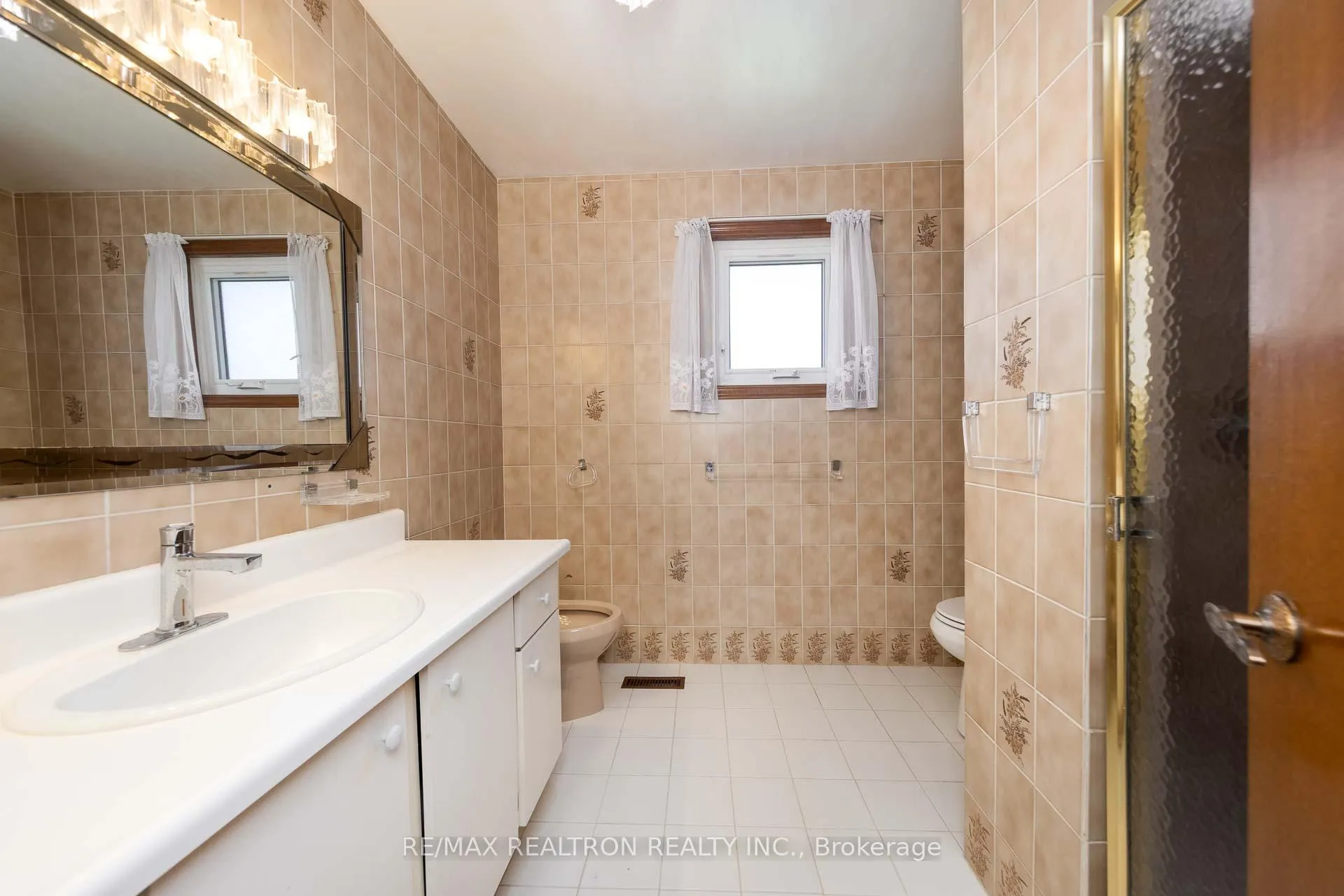 Photo 33 of 73 Saddle Tree Crescent, Vaughan, West Woodbridge — HOMEH
