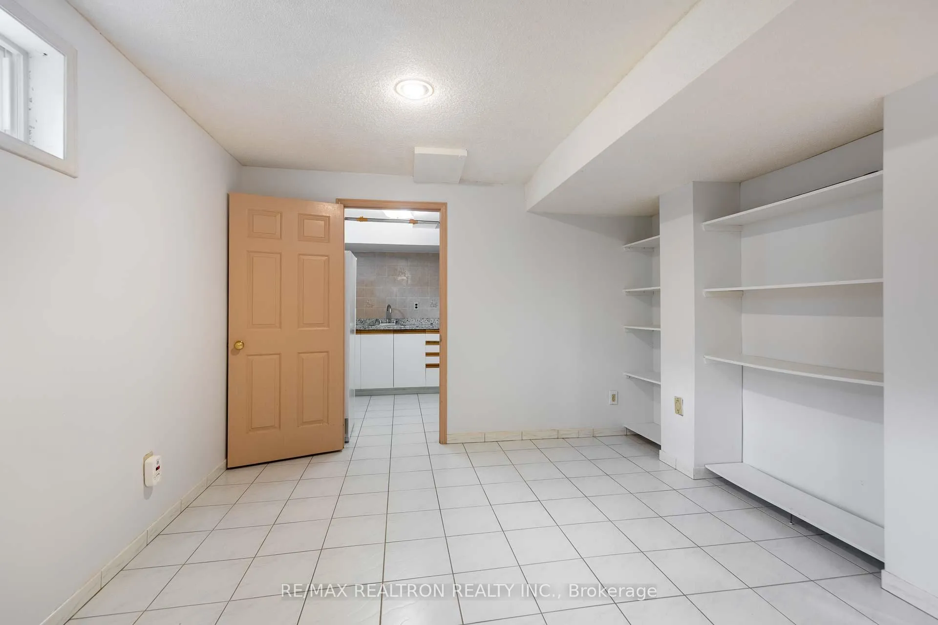 Photo 36 of 73 Saddle Tree Crescent, Vaughan, West Woodbridge — HOMEH