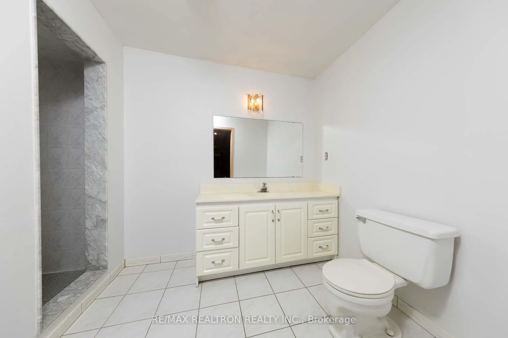Photo 38 of 73 Saddle Tree Crescent, Vaughan, West Woodbridge — HOMEH