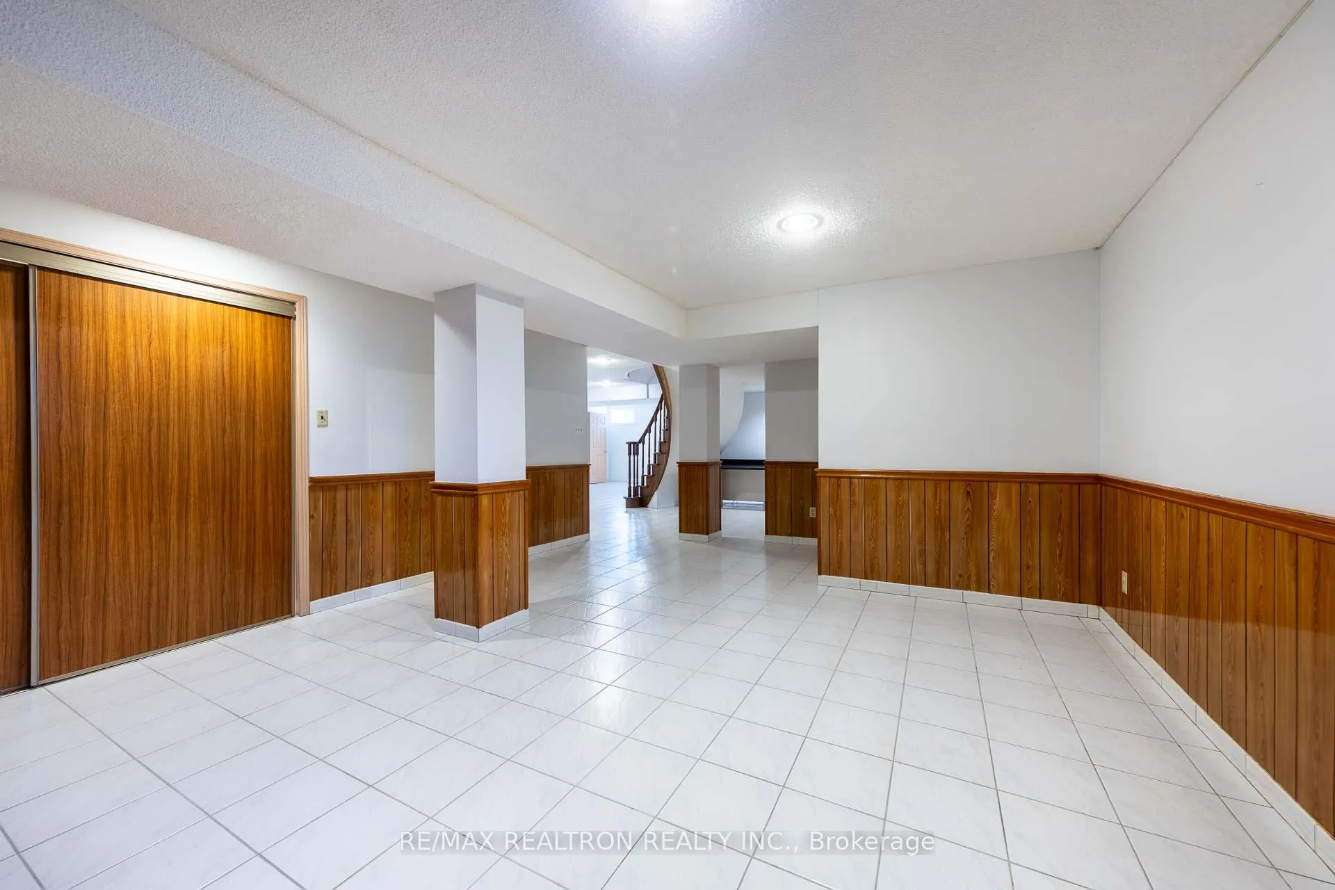 Photo 40 of 73 Saddle Tree Crescent, Vaughan, West Woodbridge — HOMEH