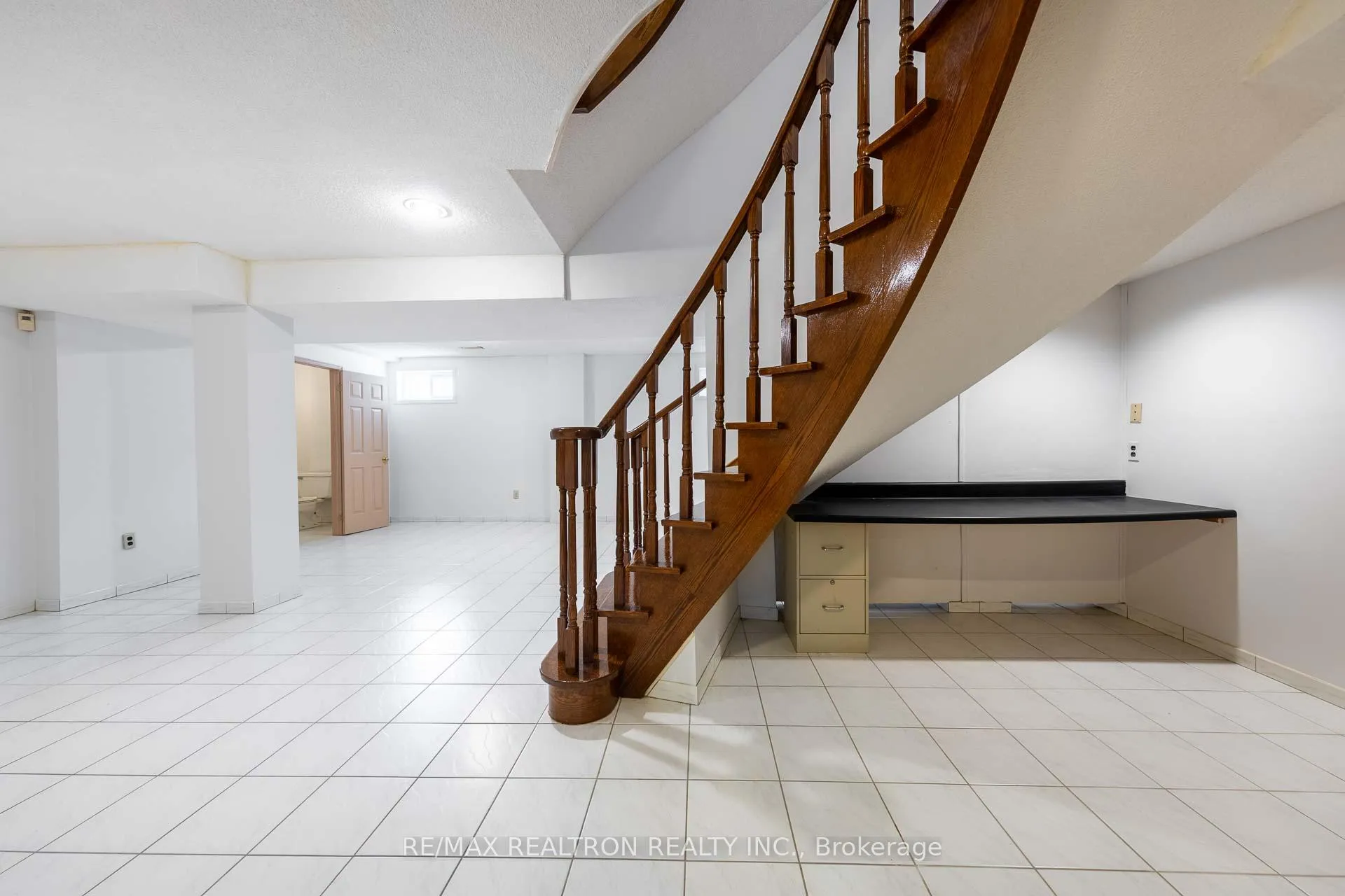 Photo 41 of 73 Saddle Tree Crescent, Vaughan, West Woodbridge — HOMEH