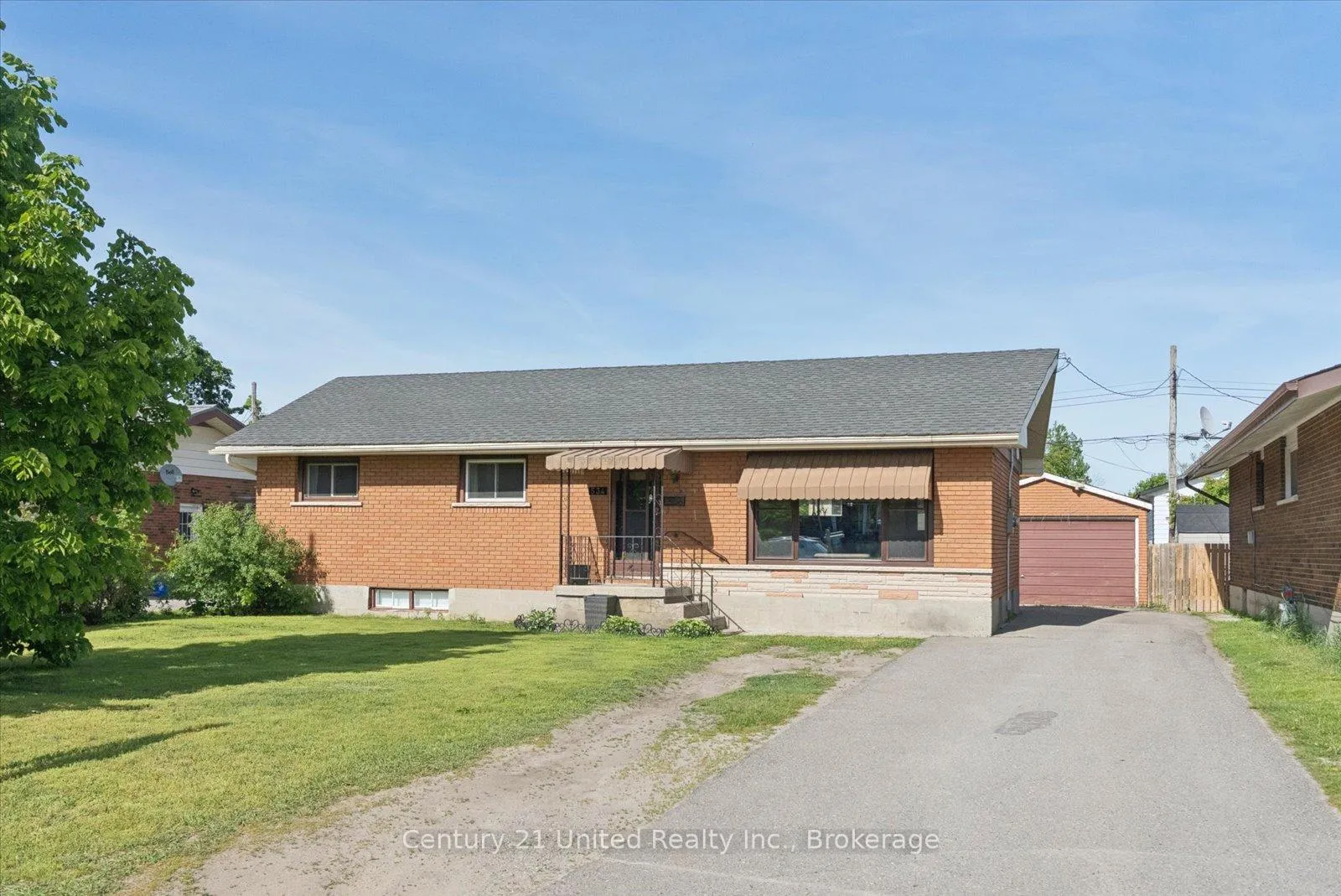 Photo 2 of 534 Robert Road, Peterborough, Otonabee Ward 1 — HOMEH