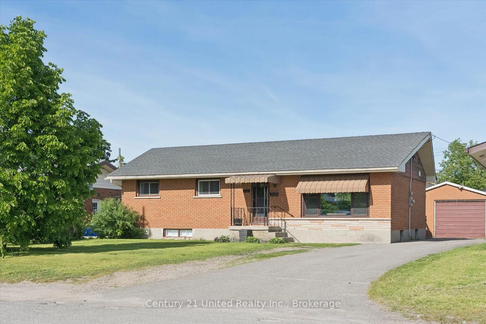 Photo 3 of 534 Robert Road, Peterborough, Otonabee Ward 1 — HOMEH