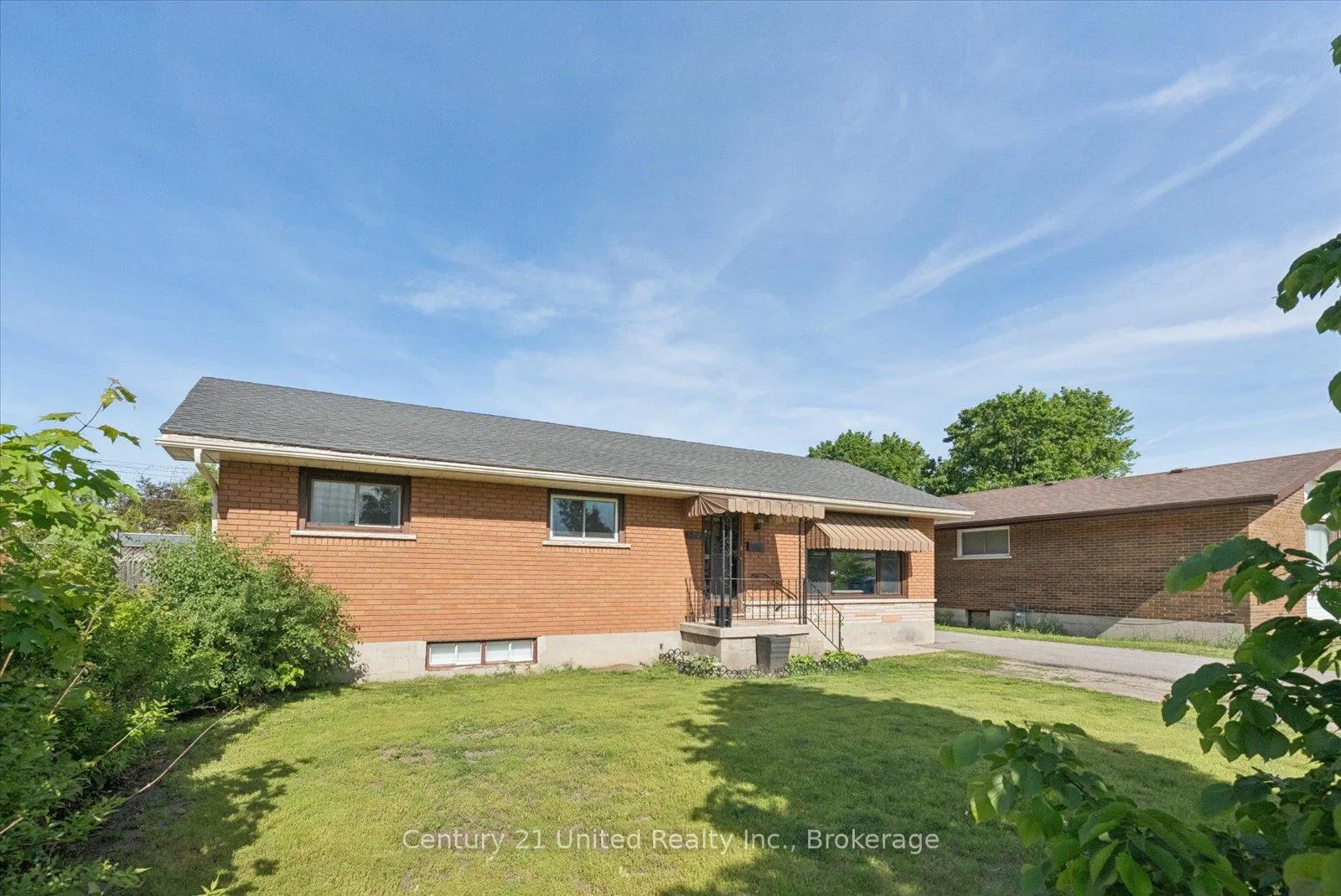 Photo 5 of 534 Robert Road, Peterborough, Otonabee Ward 1 — HOMEH