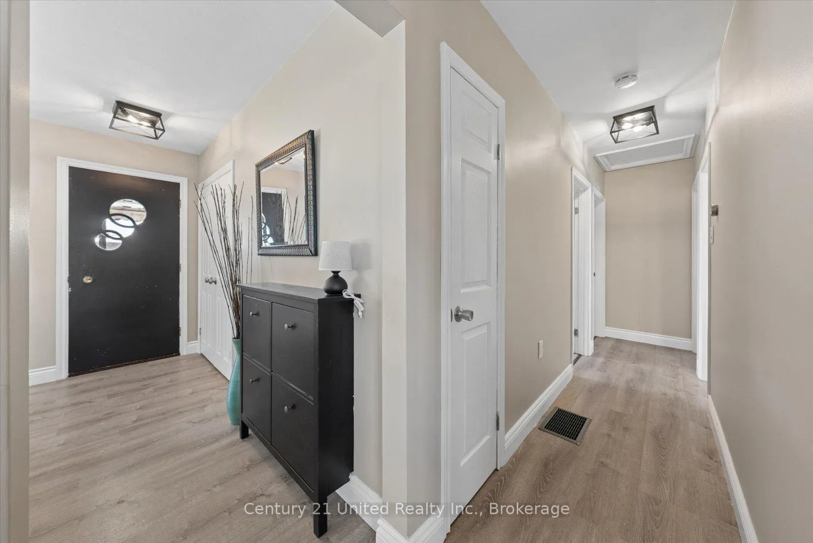 Photo 6 of 534 Robert Road, Peterborough, Otonabee Ward 1 — HOMEH