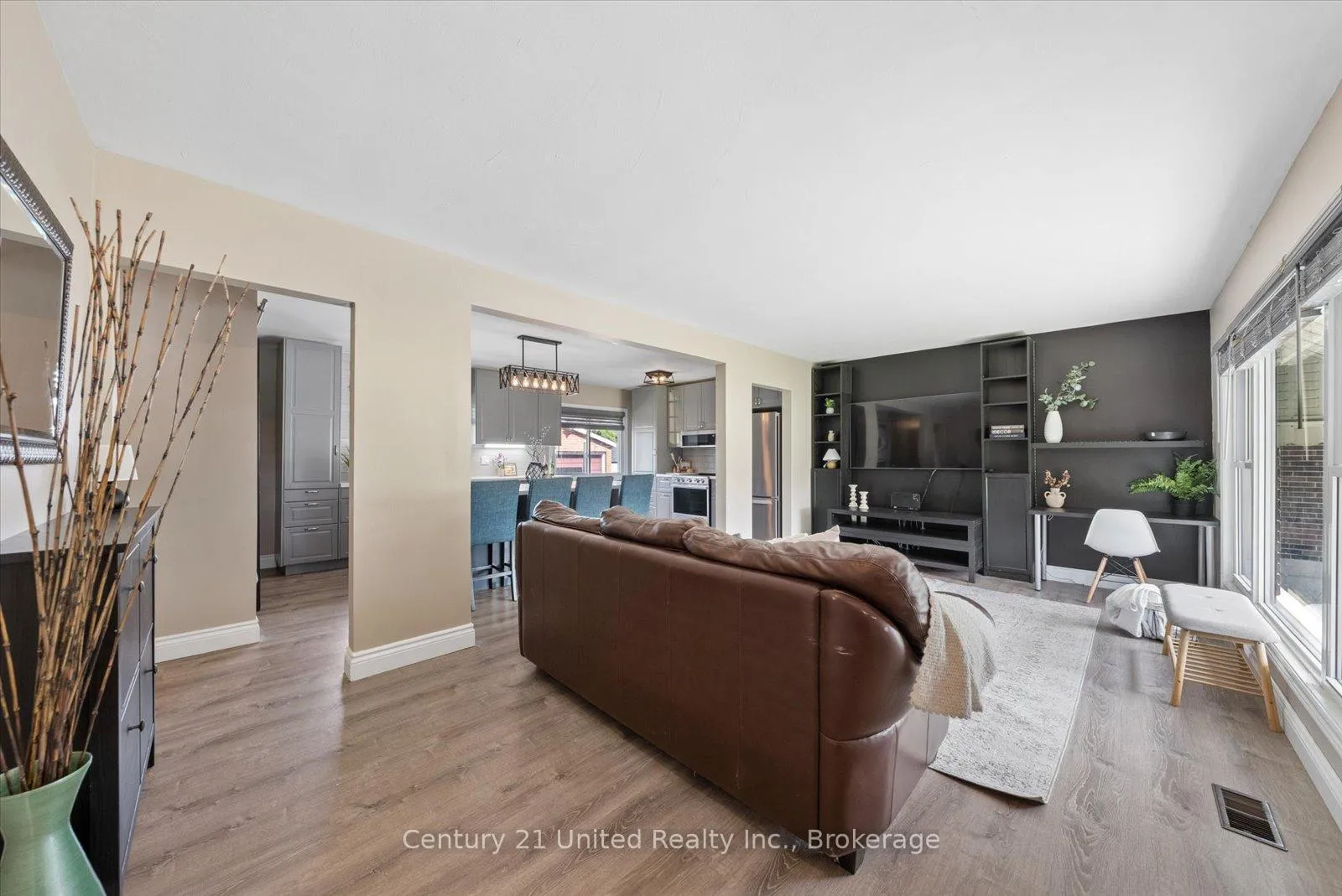 Photo 9 of 534 Robert Road, Peterborough, Otonabee Ward 1 — HOMEH