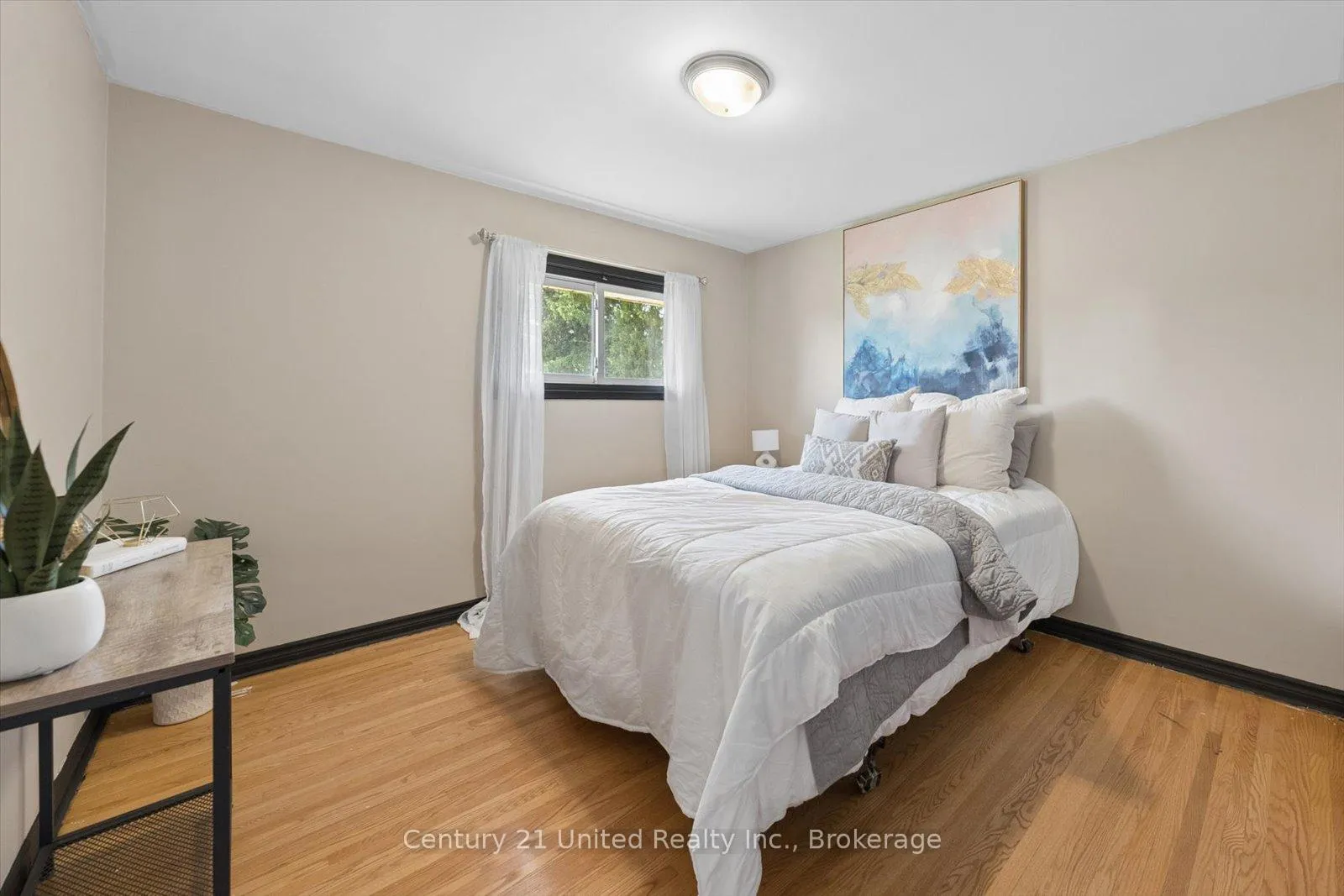 Photo 21 of 534 Robert Road, Peterborough, Otonabee Ward 1 — HOMEH