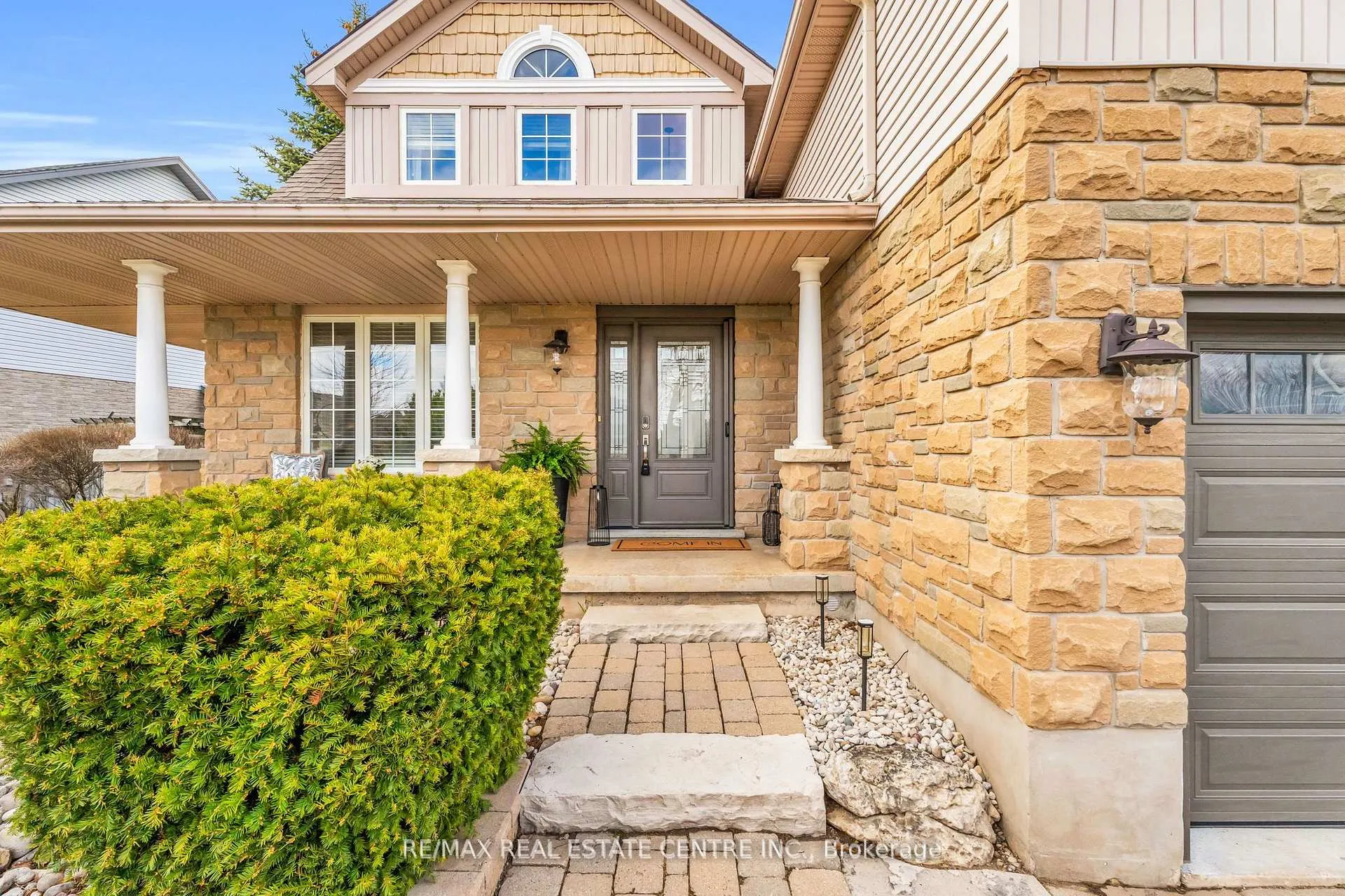 Photo 3 of 11 Chapman Road, Orangeville — HOMEH