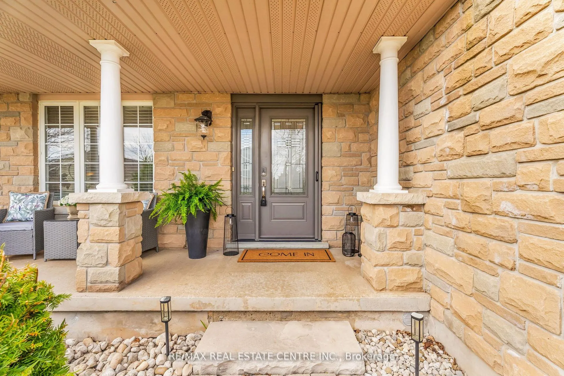 Photo 4 of 11 Chapman Road, Orangeville — HOMEH