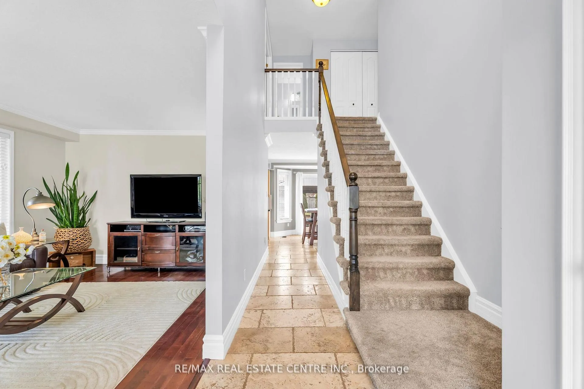 Photo 5 of 11 Chapman Road, Orangeville — HOMEH