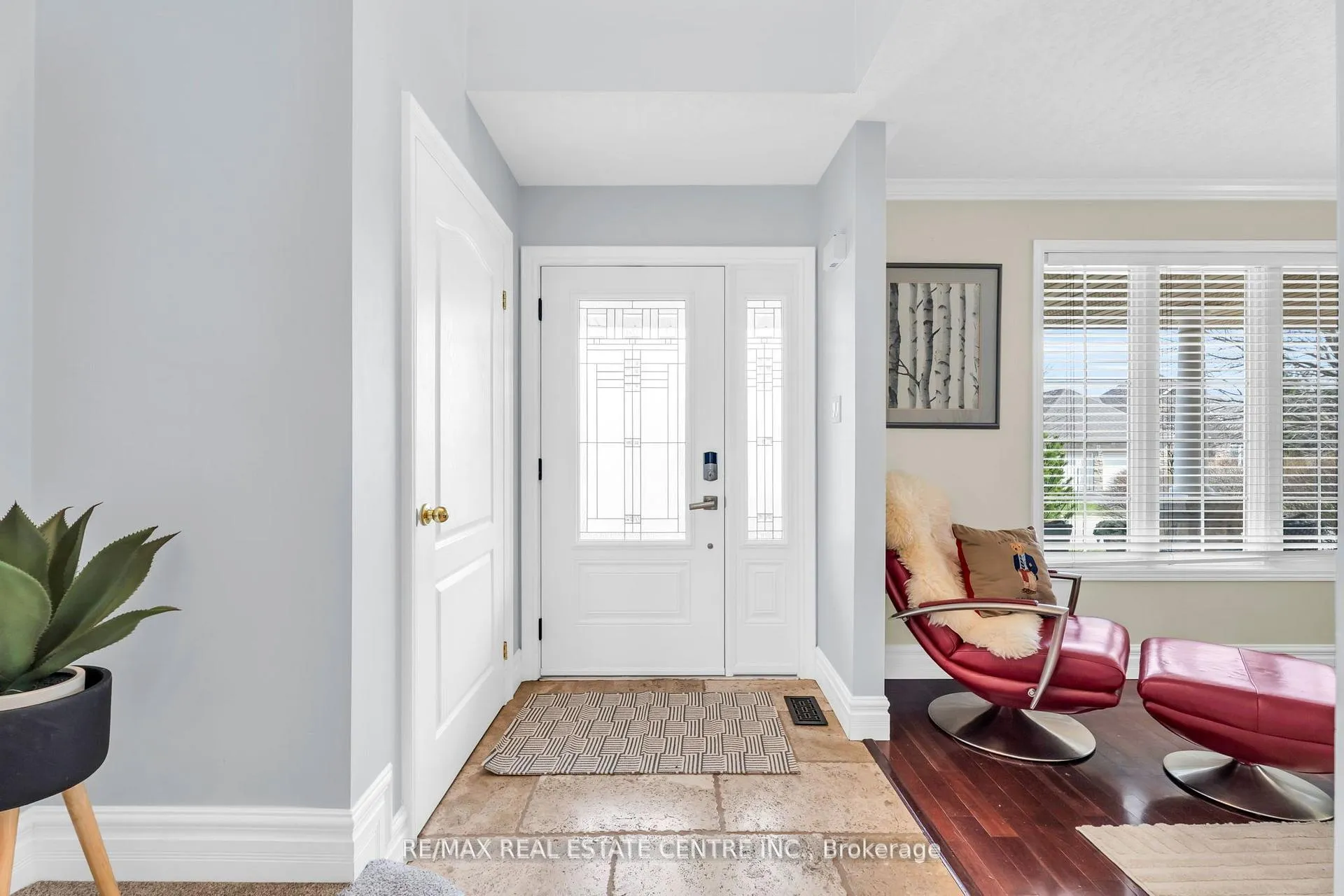 Photo 6 of 11 Chapman Road, Orangeville — HOMEH