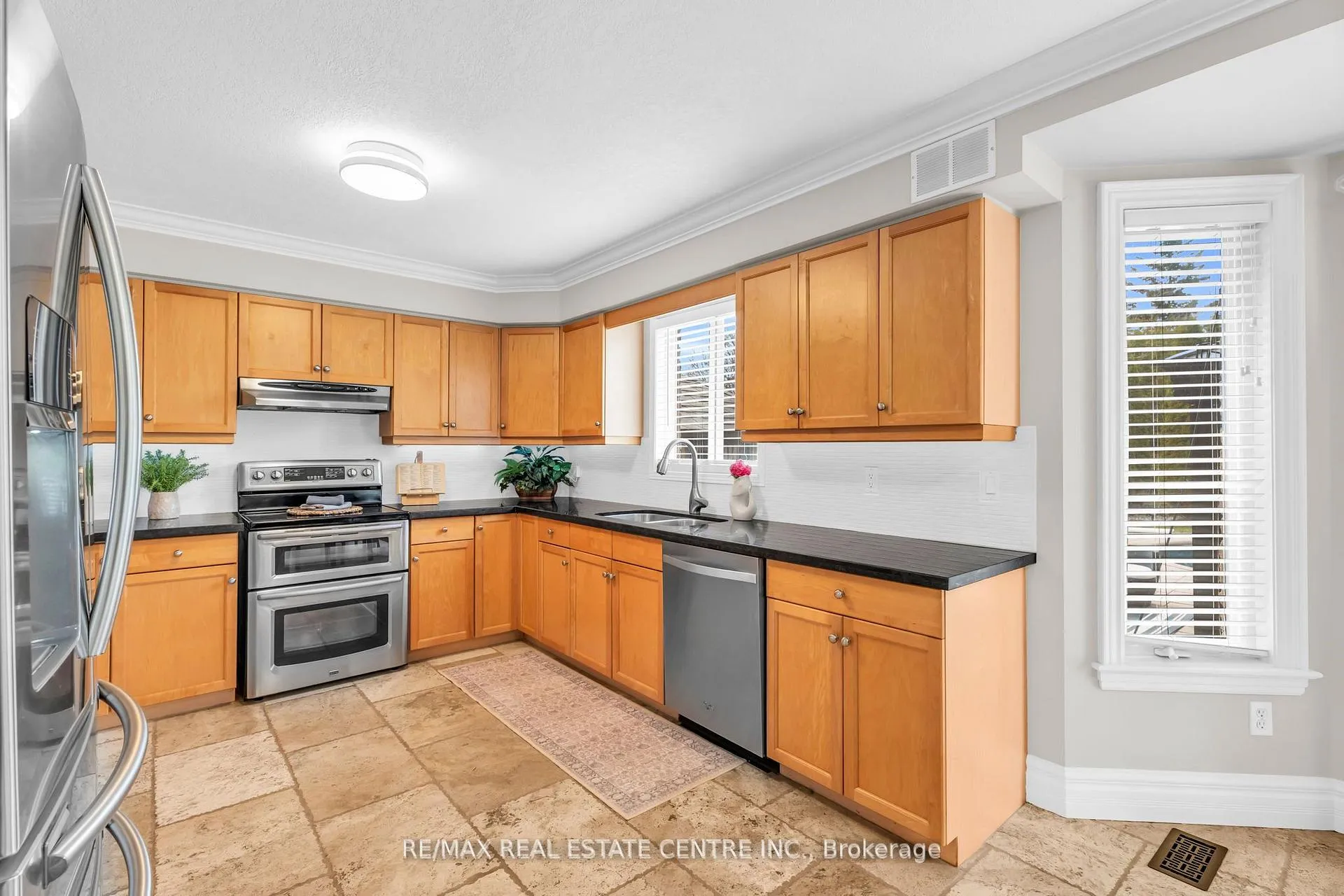 Photo 11 of 11 Chapman Road, Orangeville — HOMEH