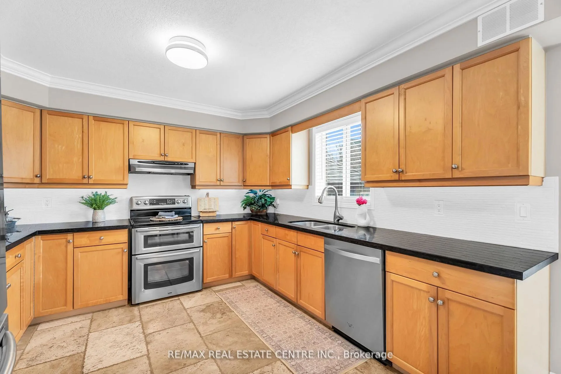 Photo 12 of 11 Chapman Road, Orangeville — HOMEH