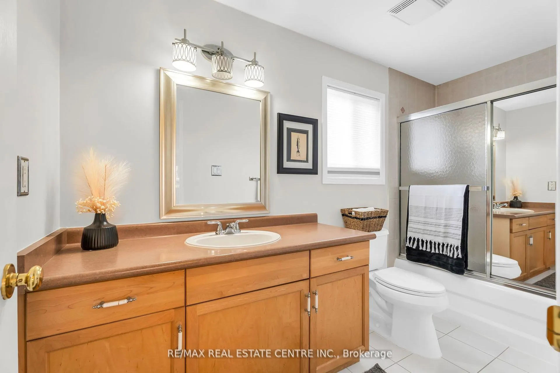 Photo 26 of 11 Chapman Road, Orangeville — HOMEH