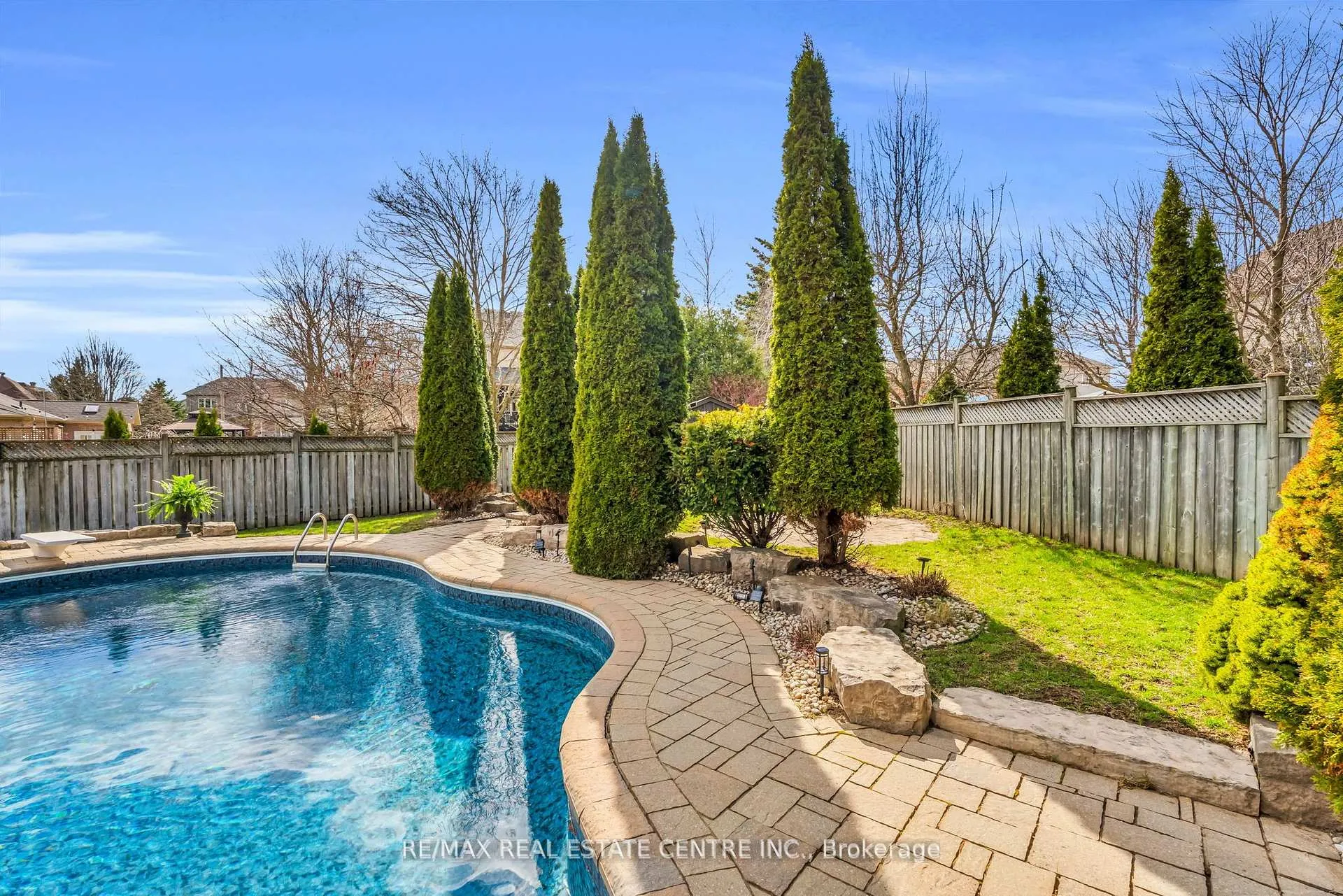 Photo 37 of 11 Chapman Road, Orangeville — HOMEH