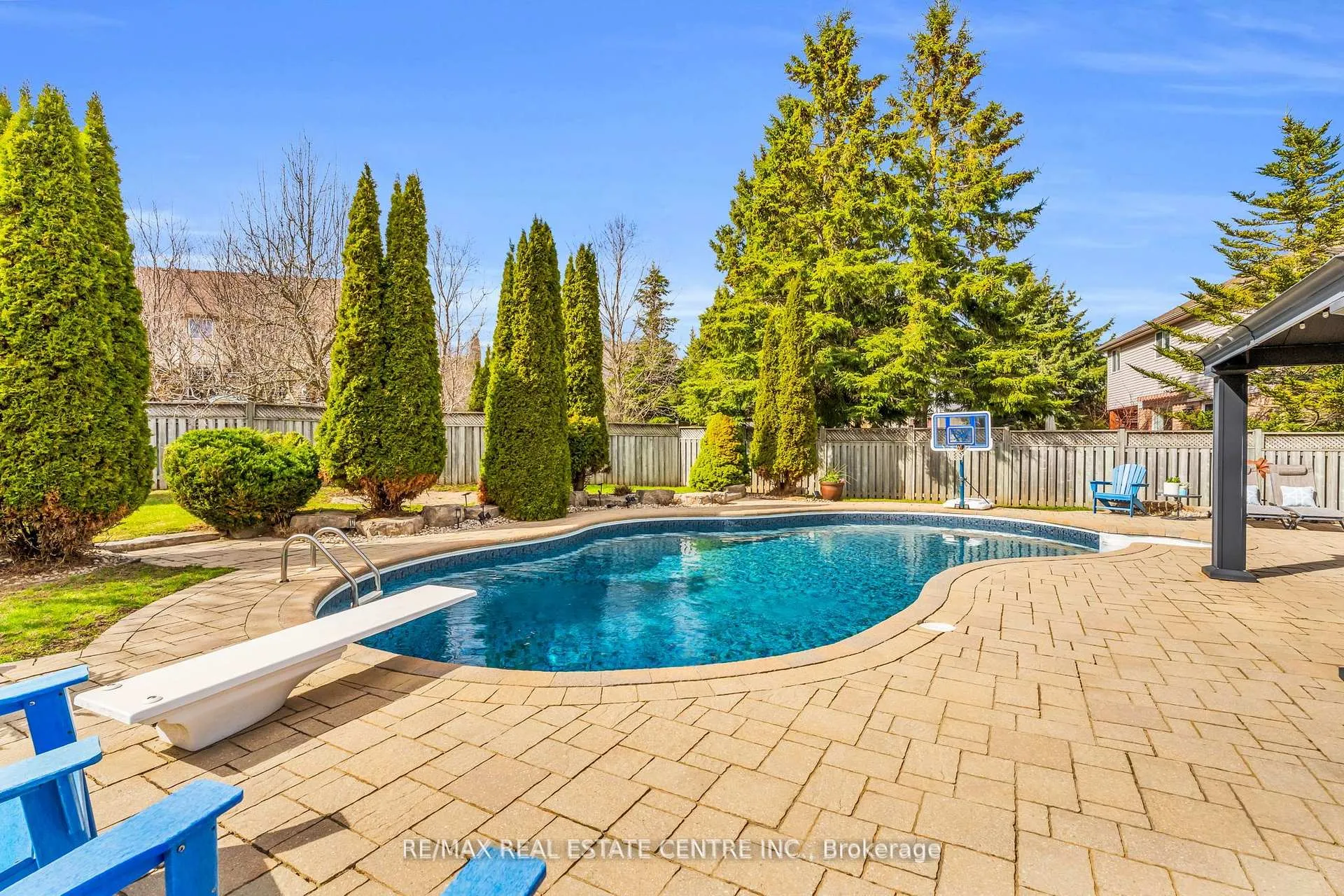 Photo 38 of 11 Chapman Road, Orangeville — HOMEH