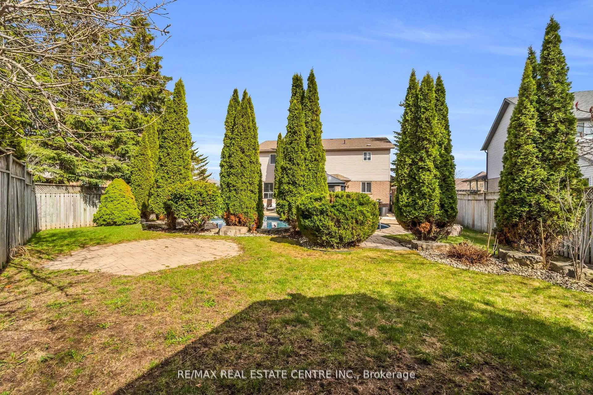 Photo 40 of 11 Chapman Road, Orangeville — HOMEH