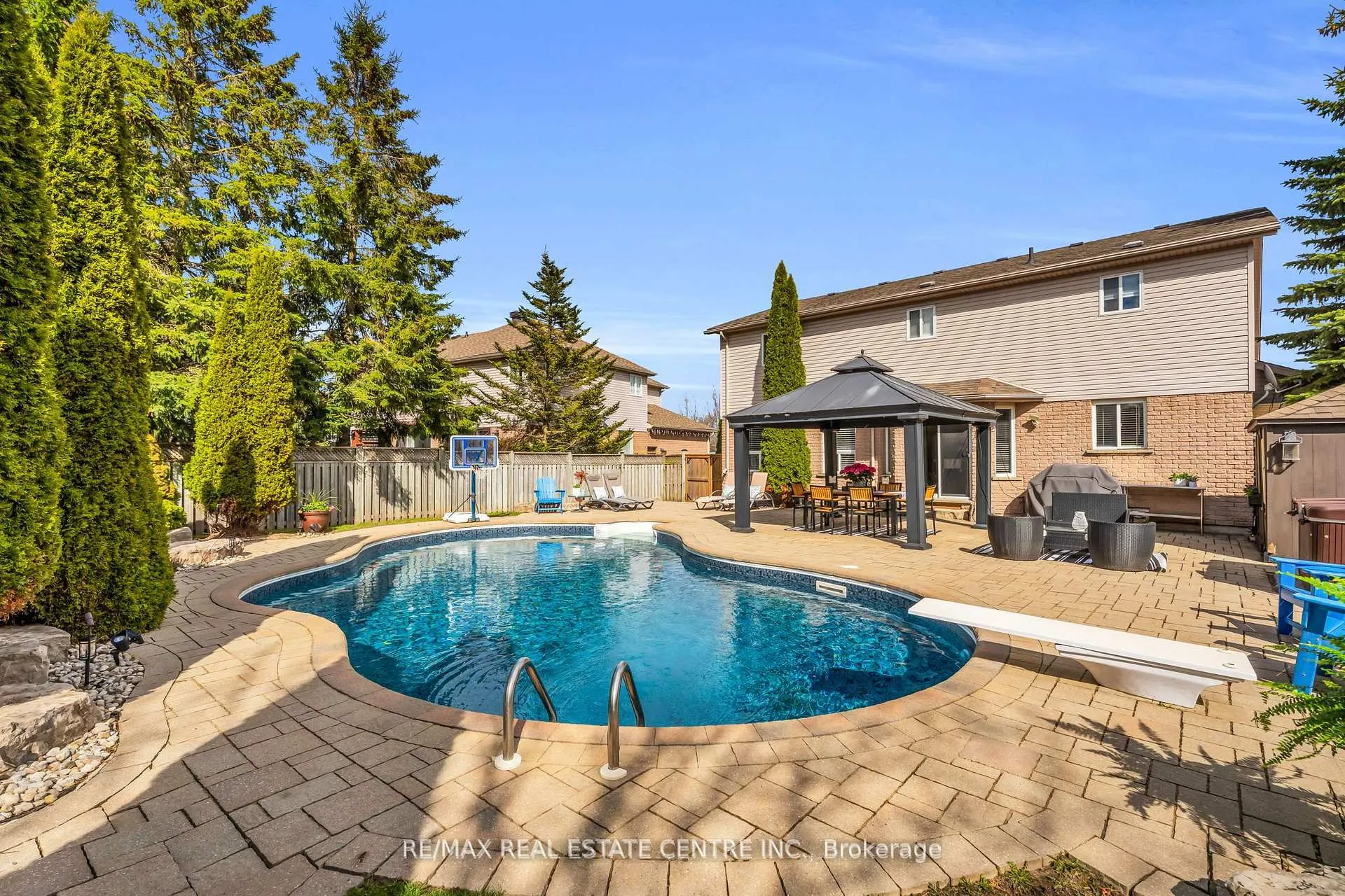 Photo 41 of 11 Chapman Road, Orangeville — HOMEH