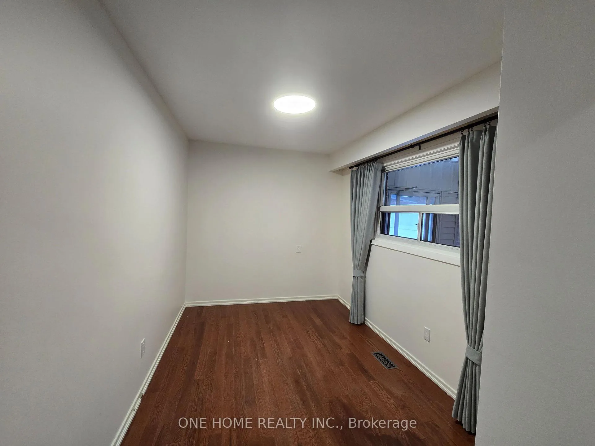 Photo 5 of 223 Elmwood Road, Oakville, Central — HOMEH