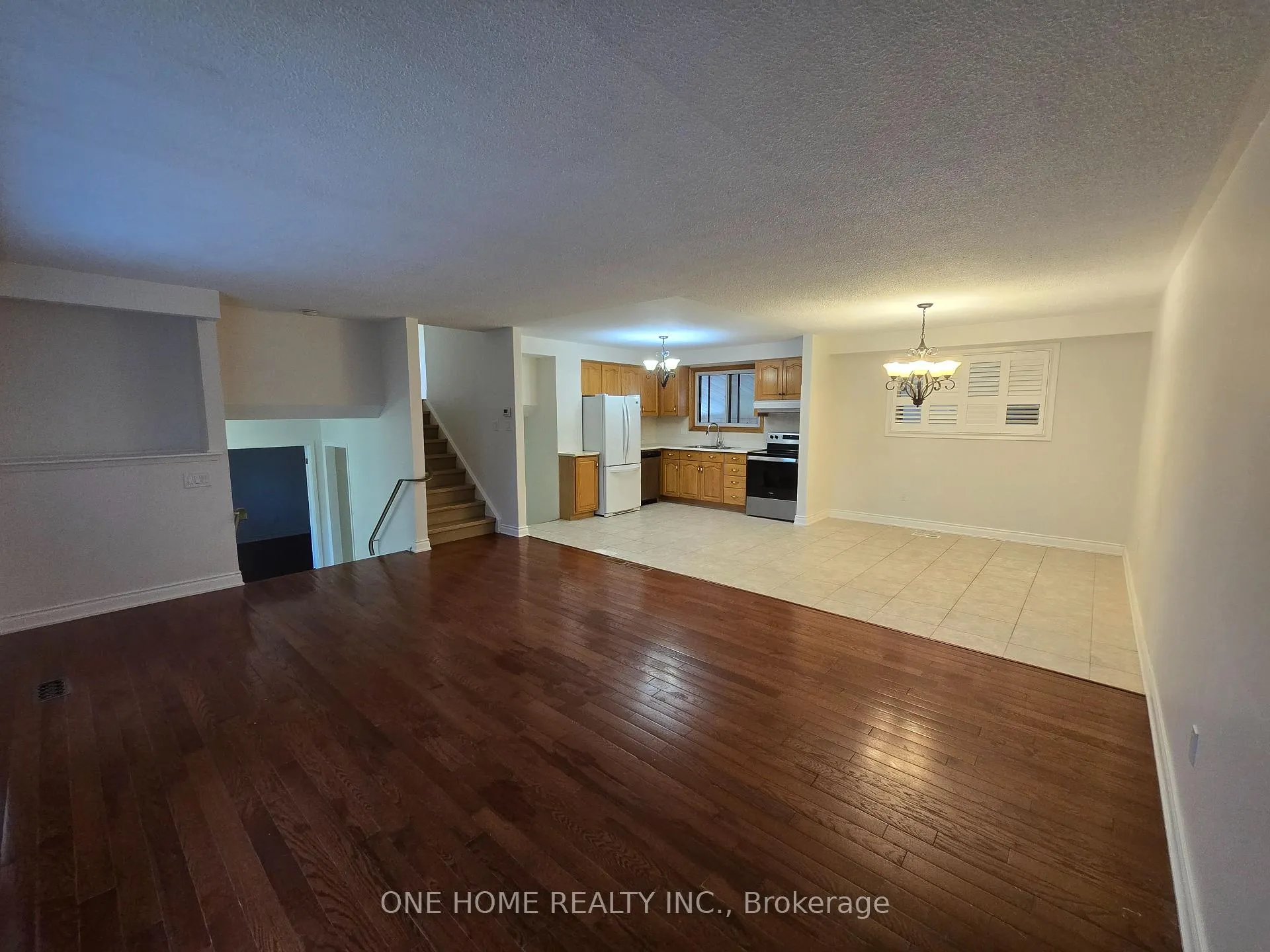 Photo 6 of 223 Elmwood Road, Oakville, Central — HOMEH