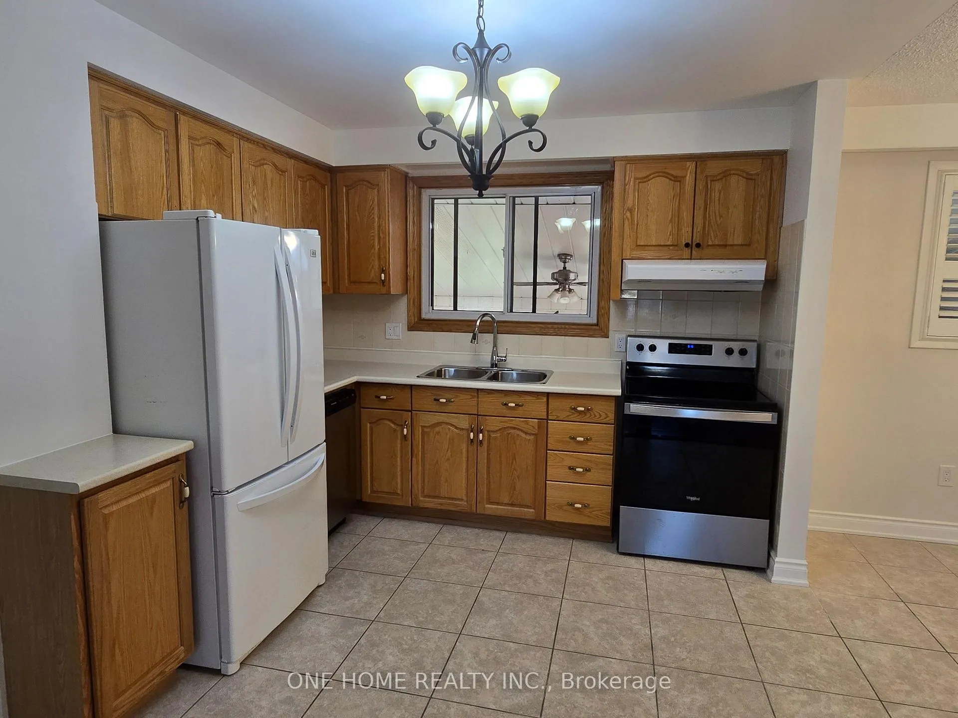 Photo 7 of 223 Elmwood Road, Oakville, Central — HOMEH